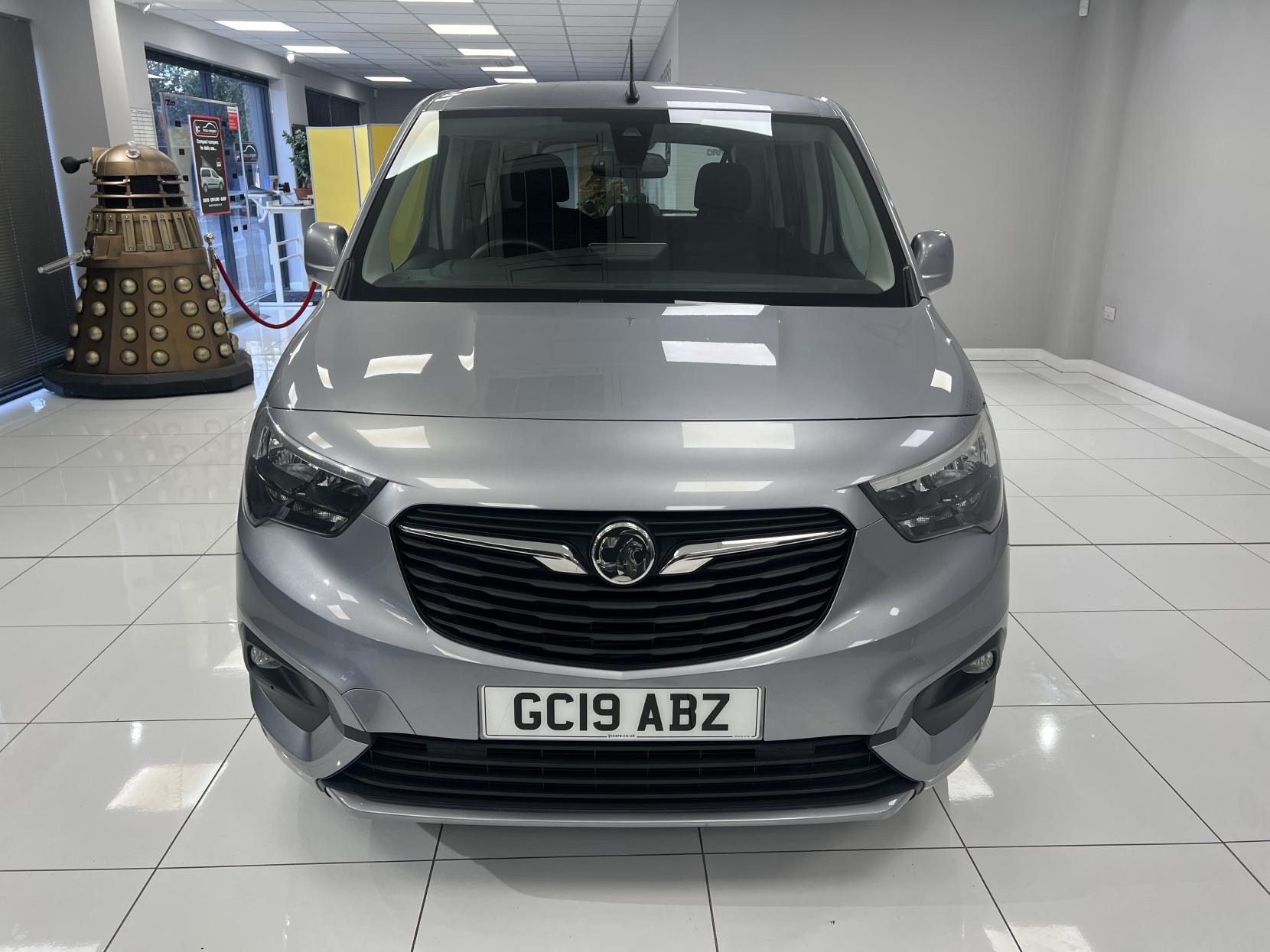 Vauxhall Combo Life 2019 1.5 Diesel Automatic with just 5,300 miles! Sat Nav, Heated seats & lots more... - 1.5 Turbo D BlueInjection Energy MPV 5dr Diesel Auto Euro 6 (s/s) (130 ps)