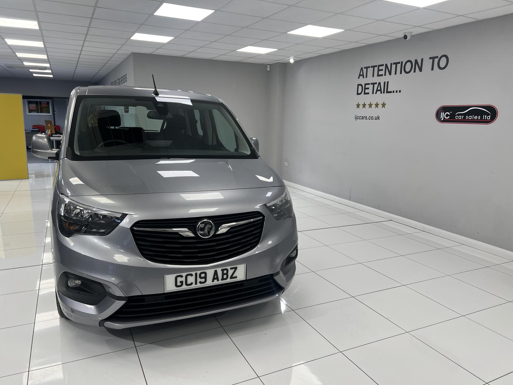 Vauxhall Combo Life 2019 1.5 Diesel Automatic with just 5,300 miles! Sat Nav, Heated seats & lots more... - 1.5 Turbo D BlueInjection Energy MPV 5dr Diesel Auto Euro 6 (s/s) (130 ps)