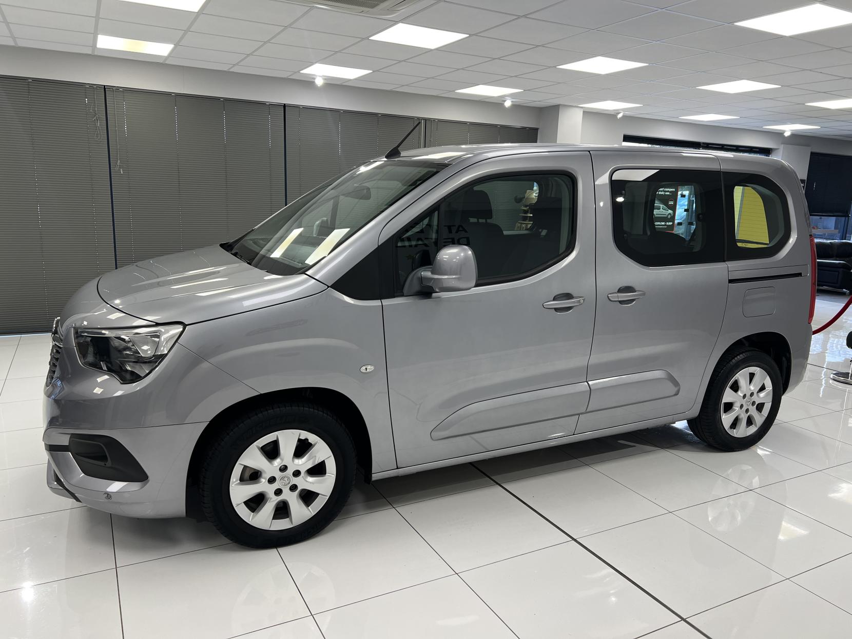 Vauxhall Combo Life 2019 1.5 Diesel Automatic with just 5,300 miles! Sat Nav, Heated seats & lots more... - 1.5 Turbo D BlueInjection Energy MPV 5dr Diesel Auto Euro 6 (s/s) (130 ps)