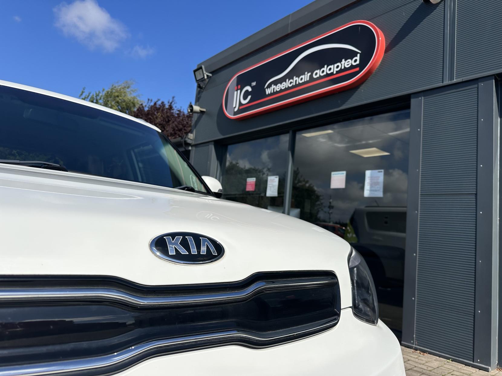 Kia Soul  RARE Diesel AUTO WHEELCHAIR ADAPTED MPV! JUST 3,320 MILES!