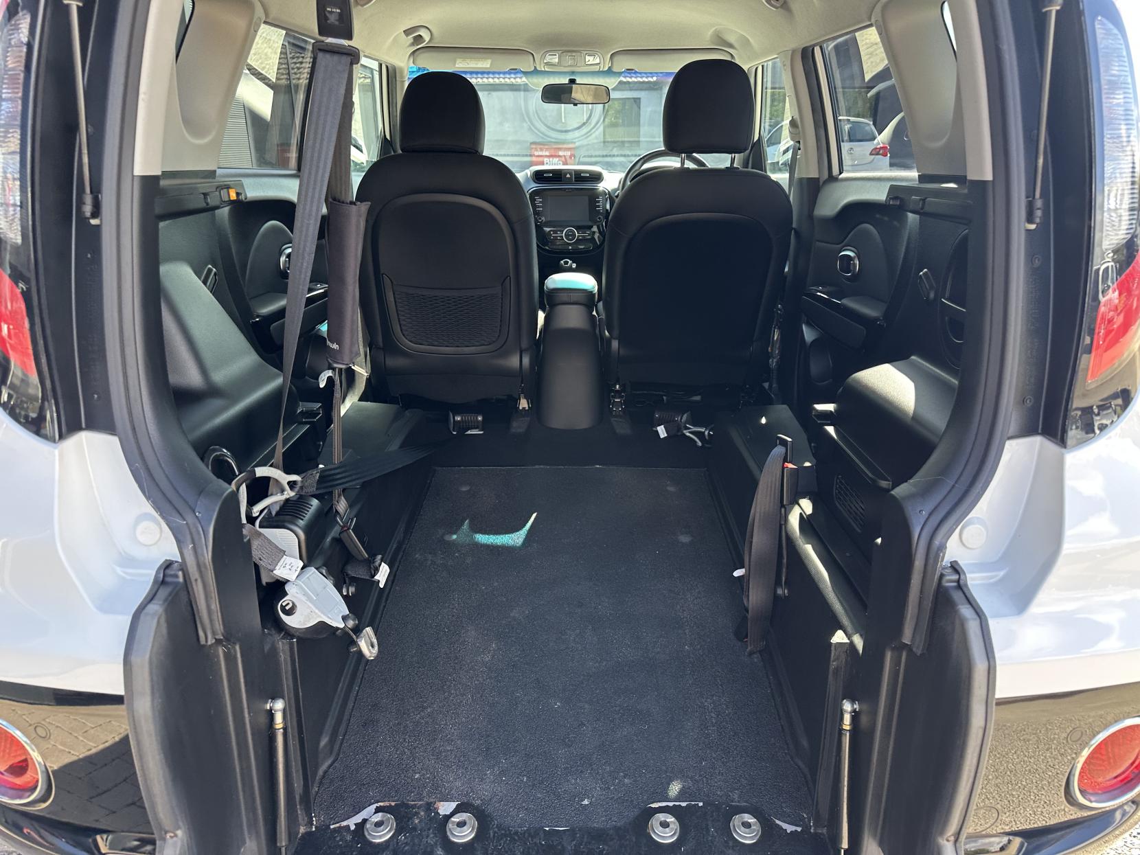 Kia Soul  RARE Diesel AUTO WHEELCHAIR ADAPTED MPV! JUST 3,320 MILES!
