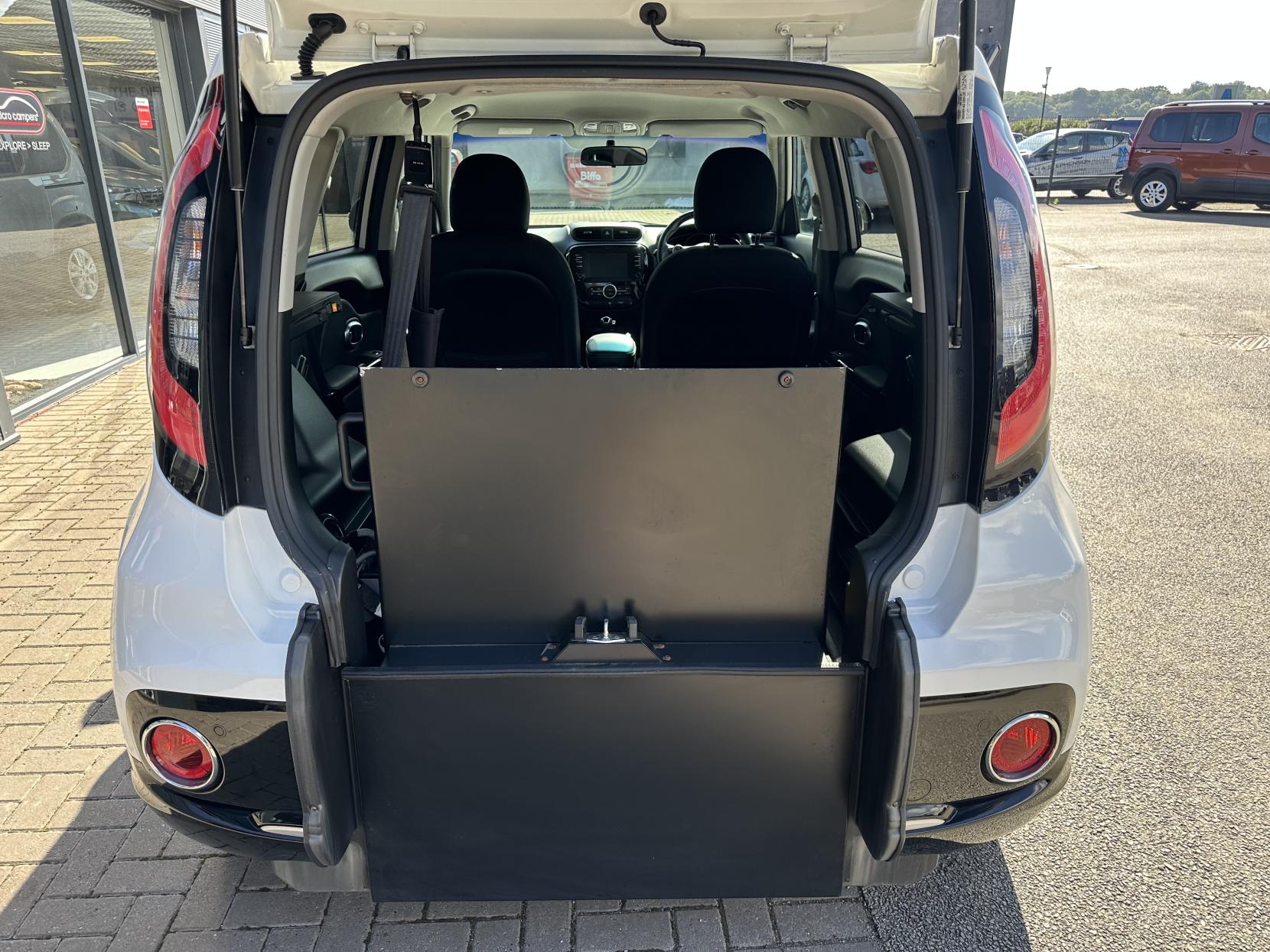 Kia Soul  RARE Diesel AUTO WHEELCHAIR ADAPTED MPV! JUST 3,320 MILES!