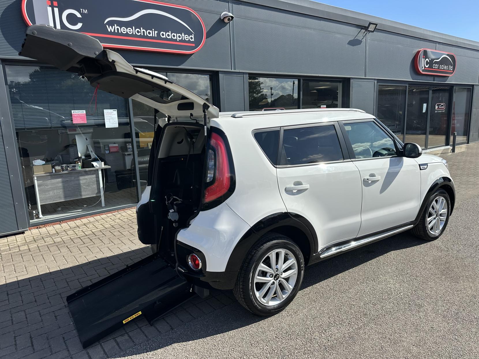 Kia Soul  RARE Diesel AUTO WHEELCHAIR ADAPTED MPV! JUST 3,320 MILES!