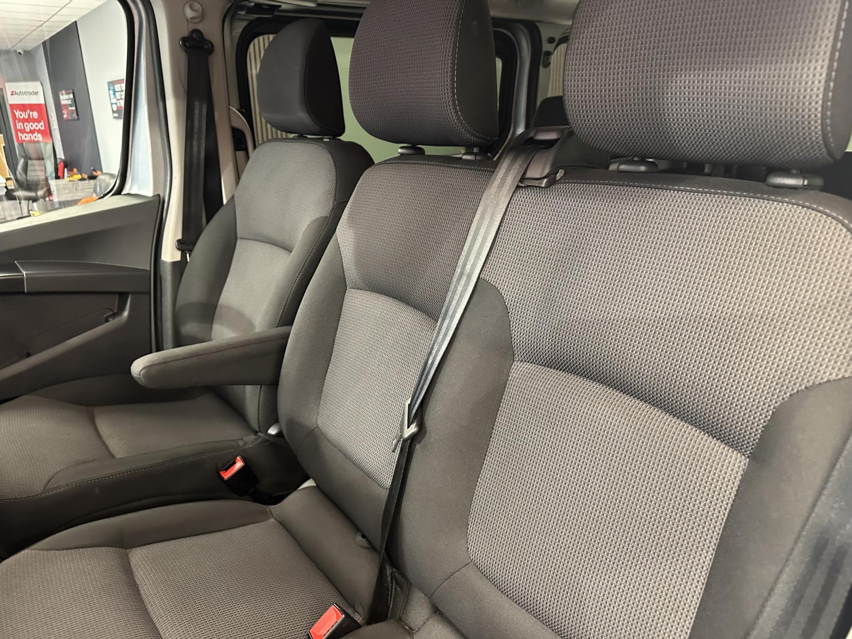 Renault Trafic RARE AUTOMATIC WAV,JUST 16,682 MILES!  CARRIES 6 INCLUDING WHEELCHAIR USER WITH A WINCH!