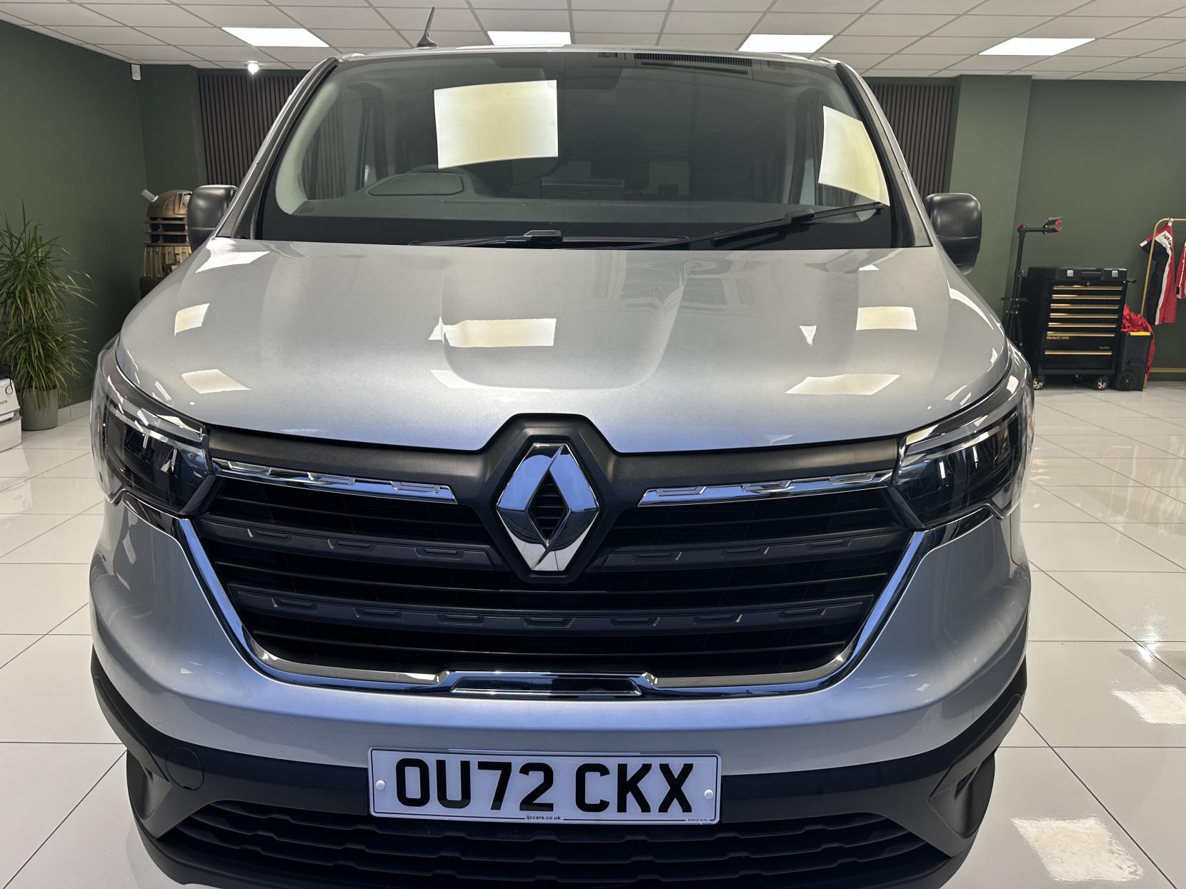 Renault Trafic RARE AUTOMATIC WAV,JUST 16,682 MILES!  CARRIES 6 INCLUDING WHEELCHAIR USER WITH A WINCH!