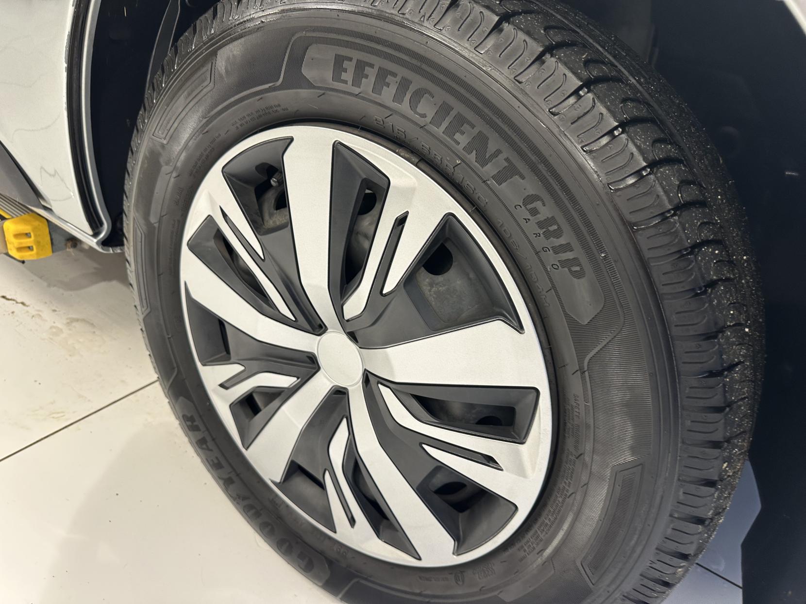 Renault Trafic RARE AUTOMATIC WAV,JUST 16,682 MILES!  CARRIES 6 INCLUDING WHEELCHAIR USER WITH A WINCH!