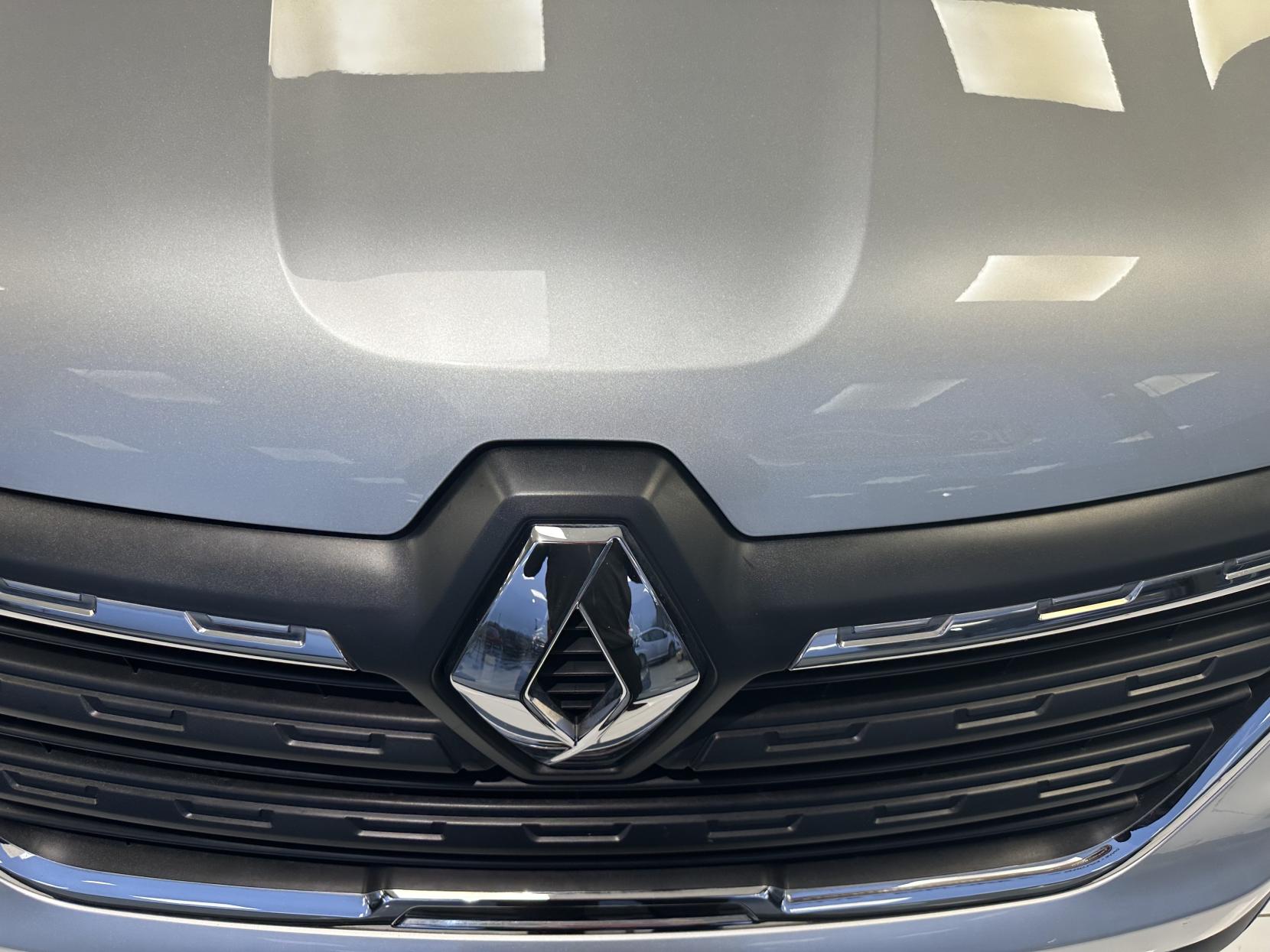 Renault Trafic RARE AUTOMATIC WAV,JUST 16,682 MILES!  CARRIES 6 INCLUDING WHEELCHAIR USER WITH A WINCH!