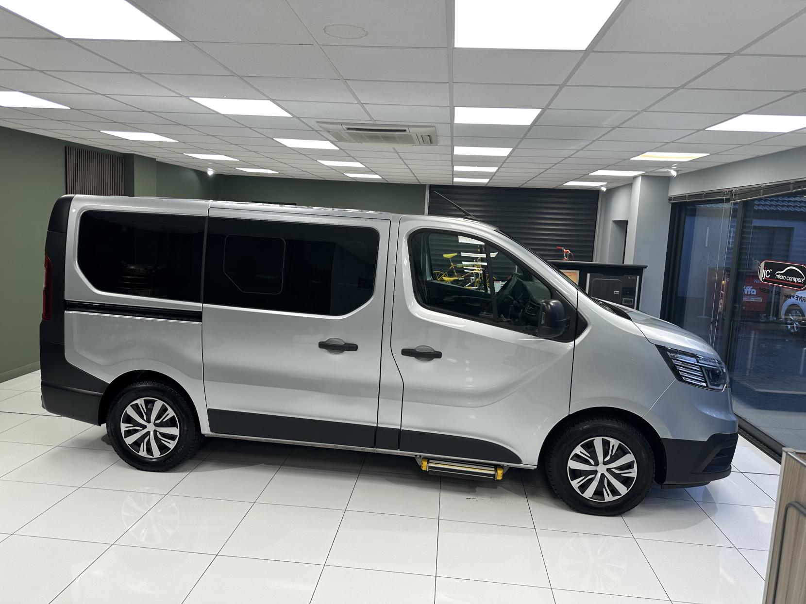 Renault Trafic RARE AUTOMATIC WAV,JUST 16,682 MILES!  CARRIES 6 INCLUDING WHEELCHAIR USER WITH A WINCH!