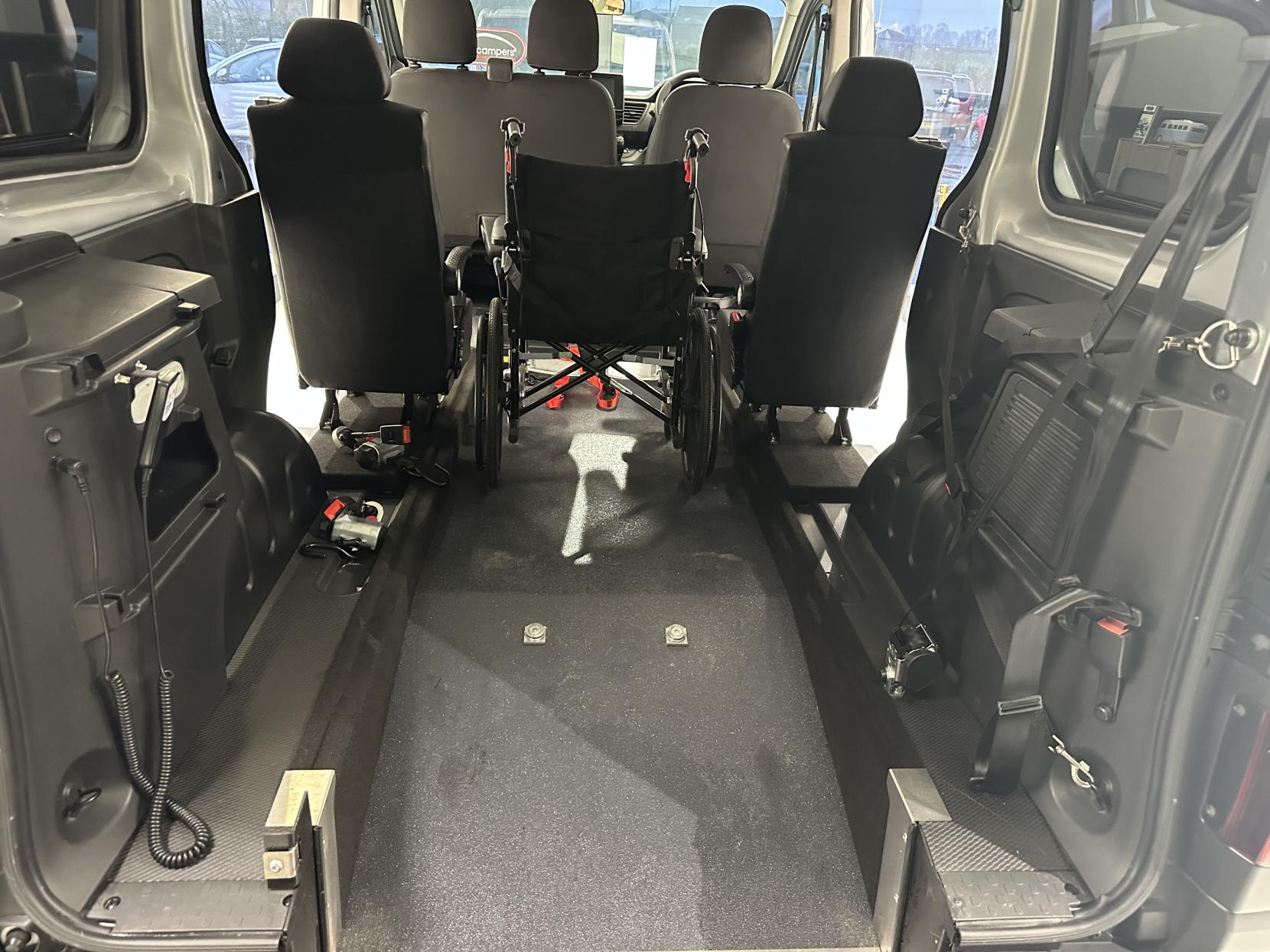 Renault Trafic RARE AUTOMATIC WAV,JUST 16,682 MILES!  CARRIES 6 INCLUDING WHEELCHAIR USER WITH A WINCH!