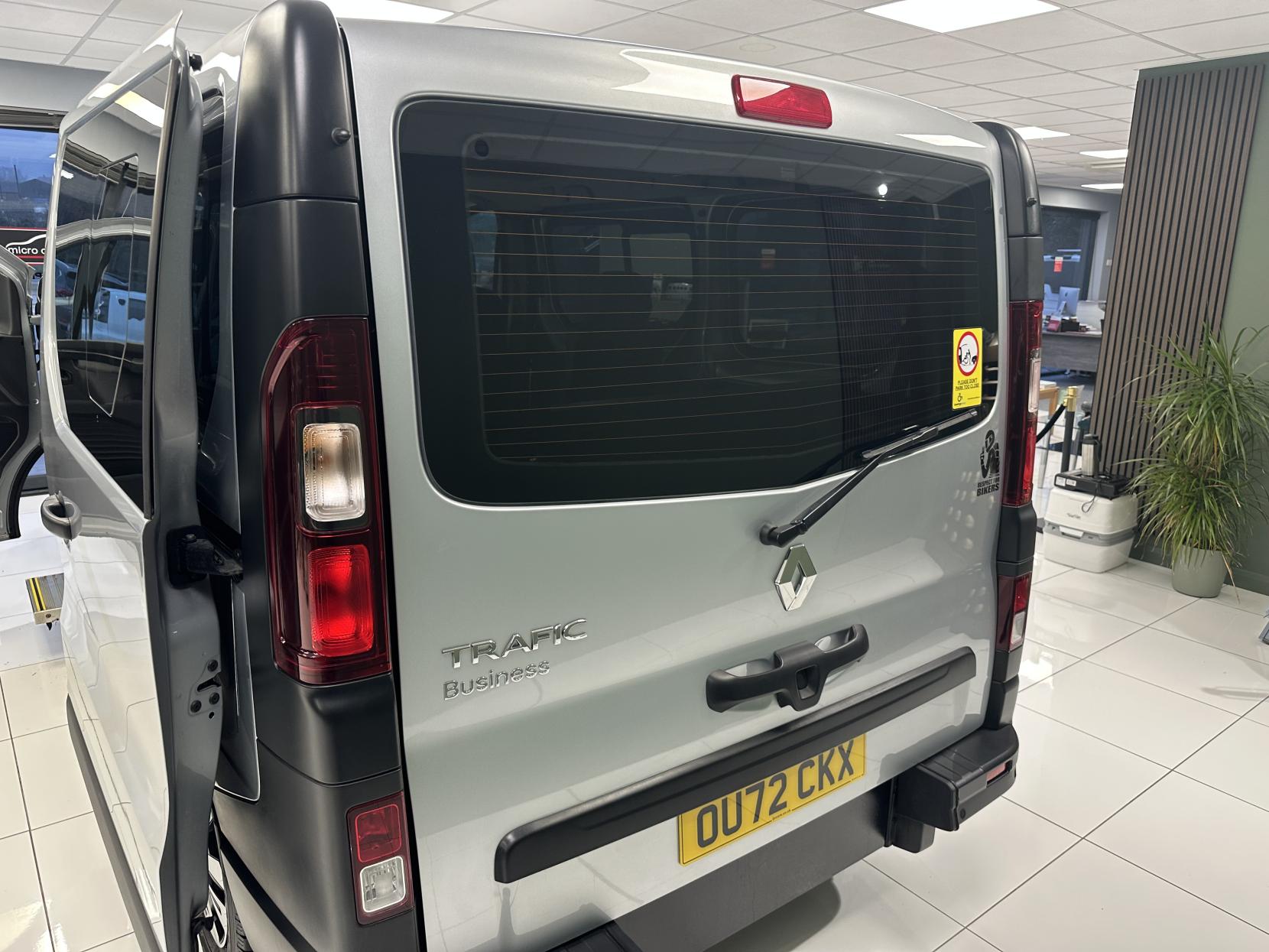 Renault Trafic RARE AUTOMATIC WAV,JUST 16,682 MILES!  CARRIES 6 INCLUDING WHEELCHAIR USER WITH A WINCH!