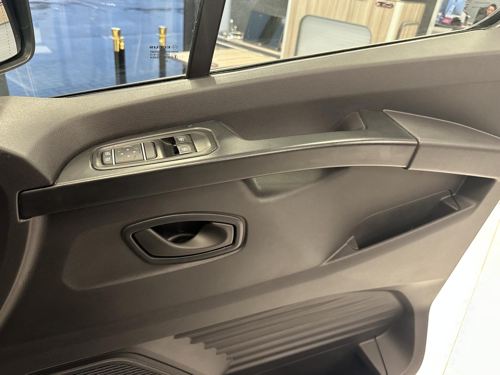 Renault Trafic RARE AUTOMATIC WAV,JUST 16,682 MILES!  CARRIES 6 INCLUDING WHEELCHAIR USER WITH A WINCH!