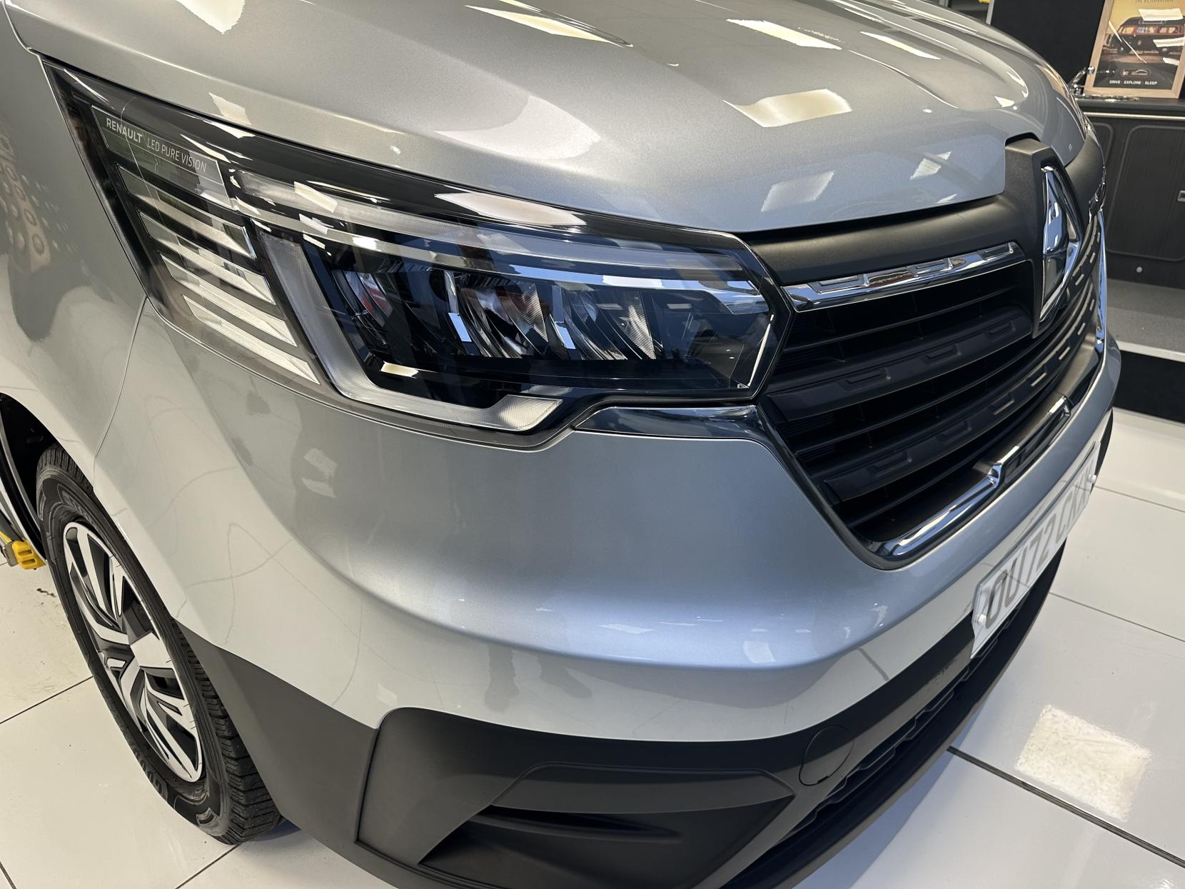 Renault Trafic RARE AUTOMATIC WAV,JUST 16,682 MILES!  CARRIES 6 INCLUDING WHEELCHAIR USER WITH A WINCH!