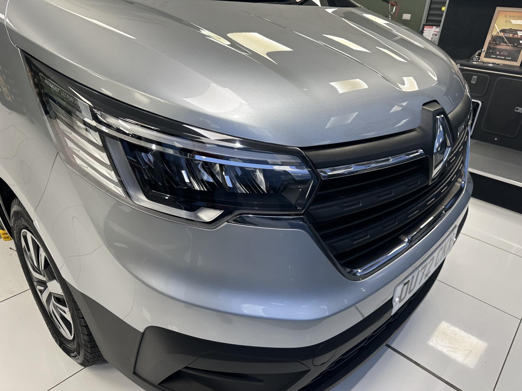 Renault Trafic RARE AUTOMATIC WAV,JUST 16,682 MILES!  CARRIES 6 INCLUDING WHEELCHAIR USER WITH A WINCH!