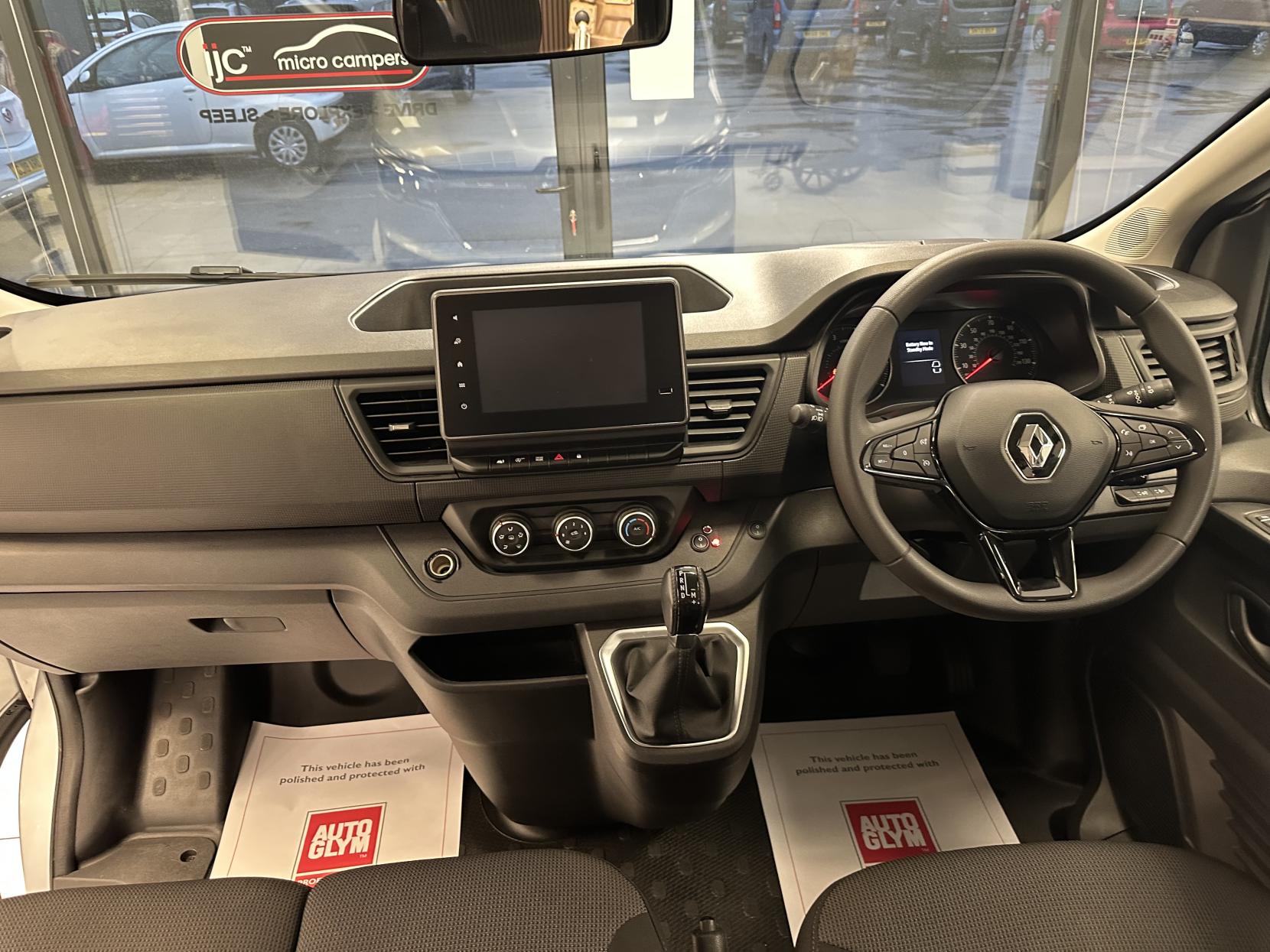 Renault Trafic RARE AUTOMATIC WAV,JUST 16,682 MILES!  CARRIES 6 INCLUDING WHEELCHAIR USER WITH A WINCH!