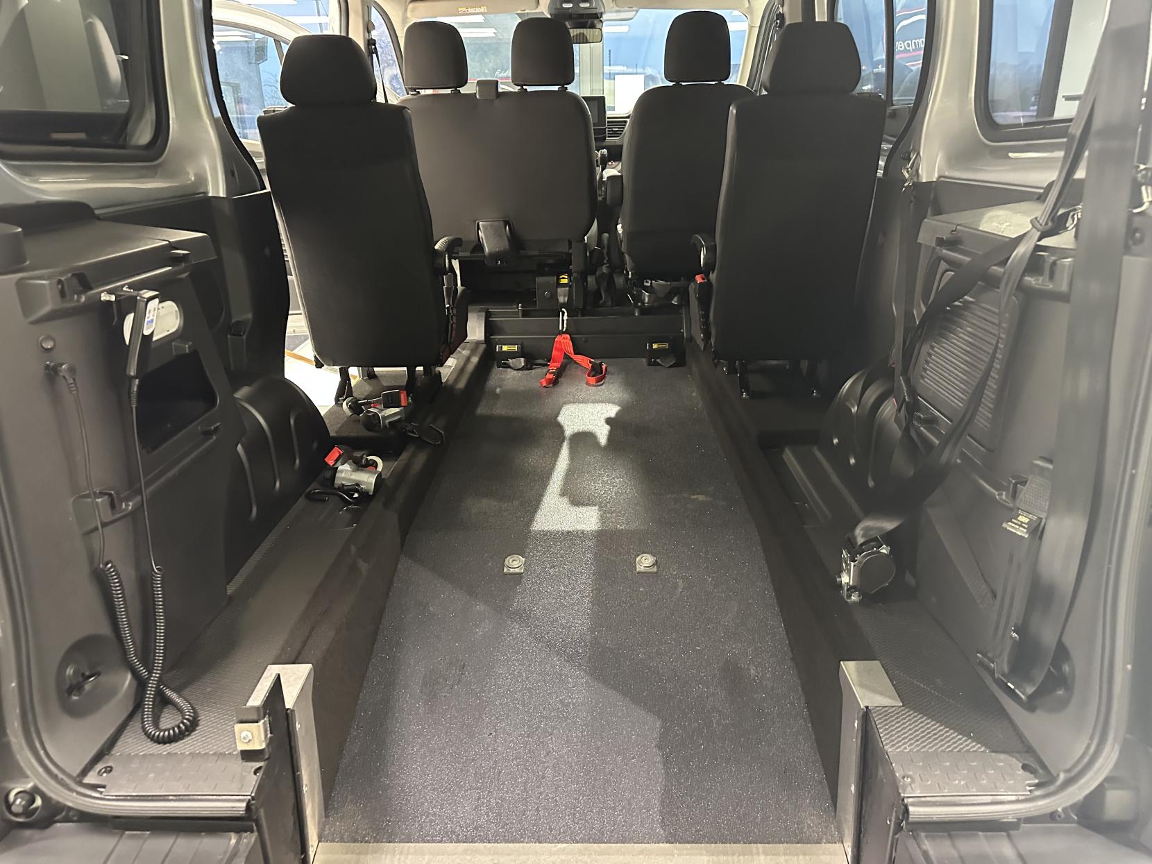 Renault Trafic RARE AUTOMATIC WAV,JUST 16,682 MILES!  CARRIES 6 INCLUDING WHEELCHAIR USER WITH A WINCH!