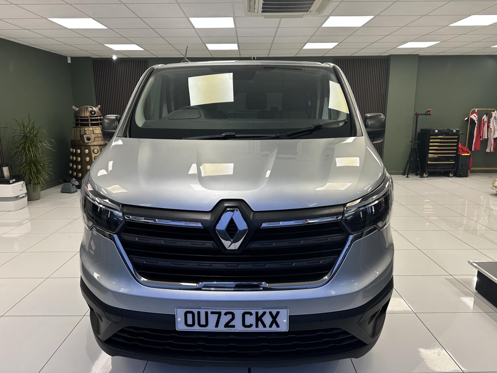 Renault Trafic RARE AUTOMATIC WAV,JUST 16,682 MILES!  CARRIES 6 INCLUDING WHEELCHAIR USER WITH A WINCH!