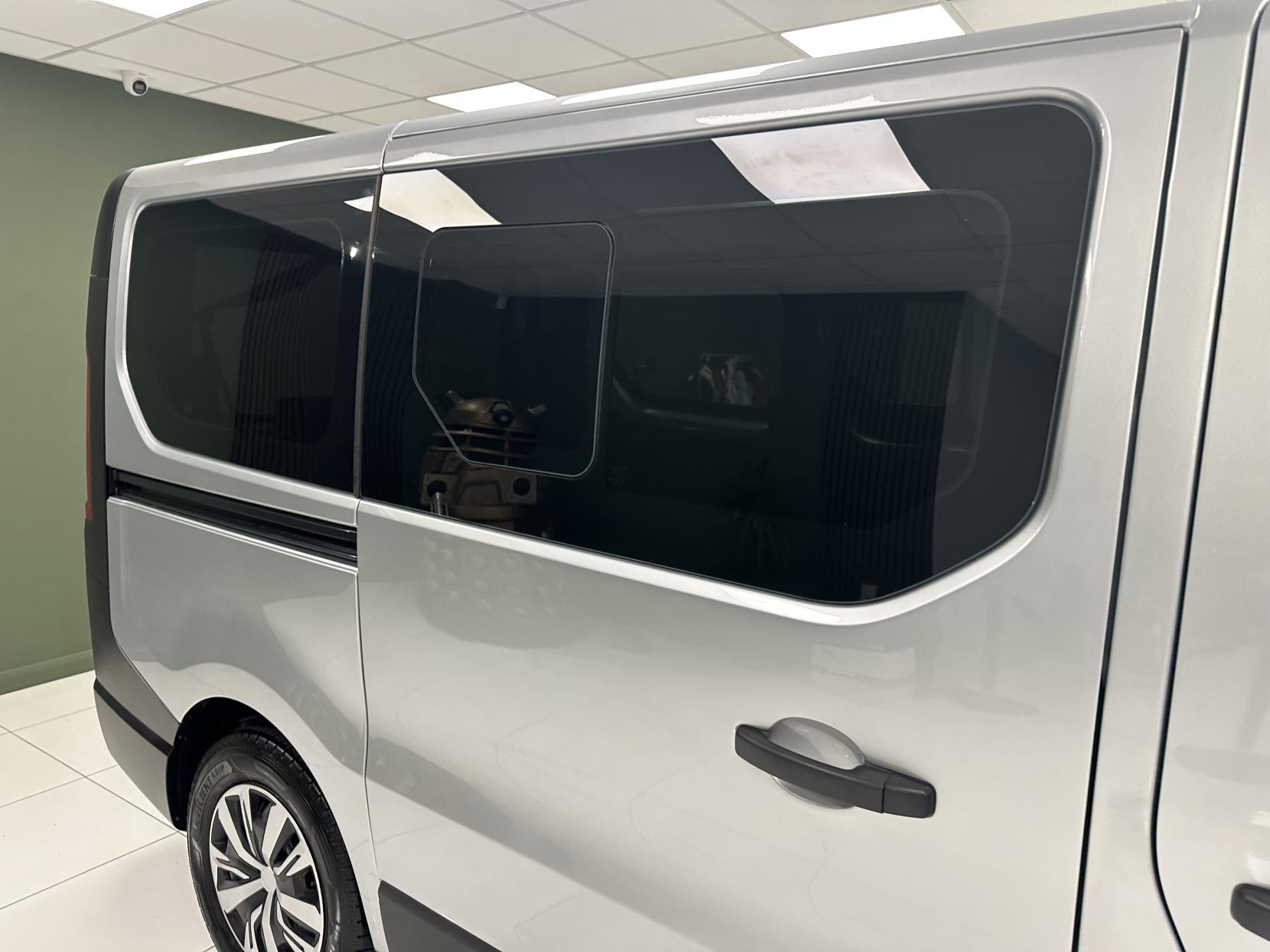 Renault Trafic RARE AUTOMATIC WAV,JUST 16,682 MILES!  CARRIES 6 INCLUDING WHEELCHAIR USER WITH A WINCH!