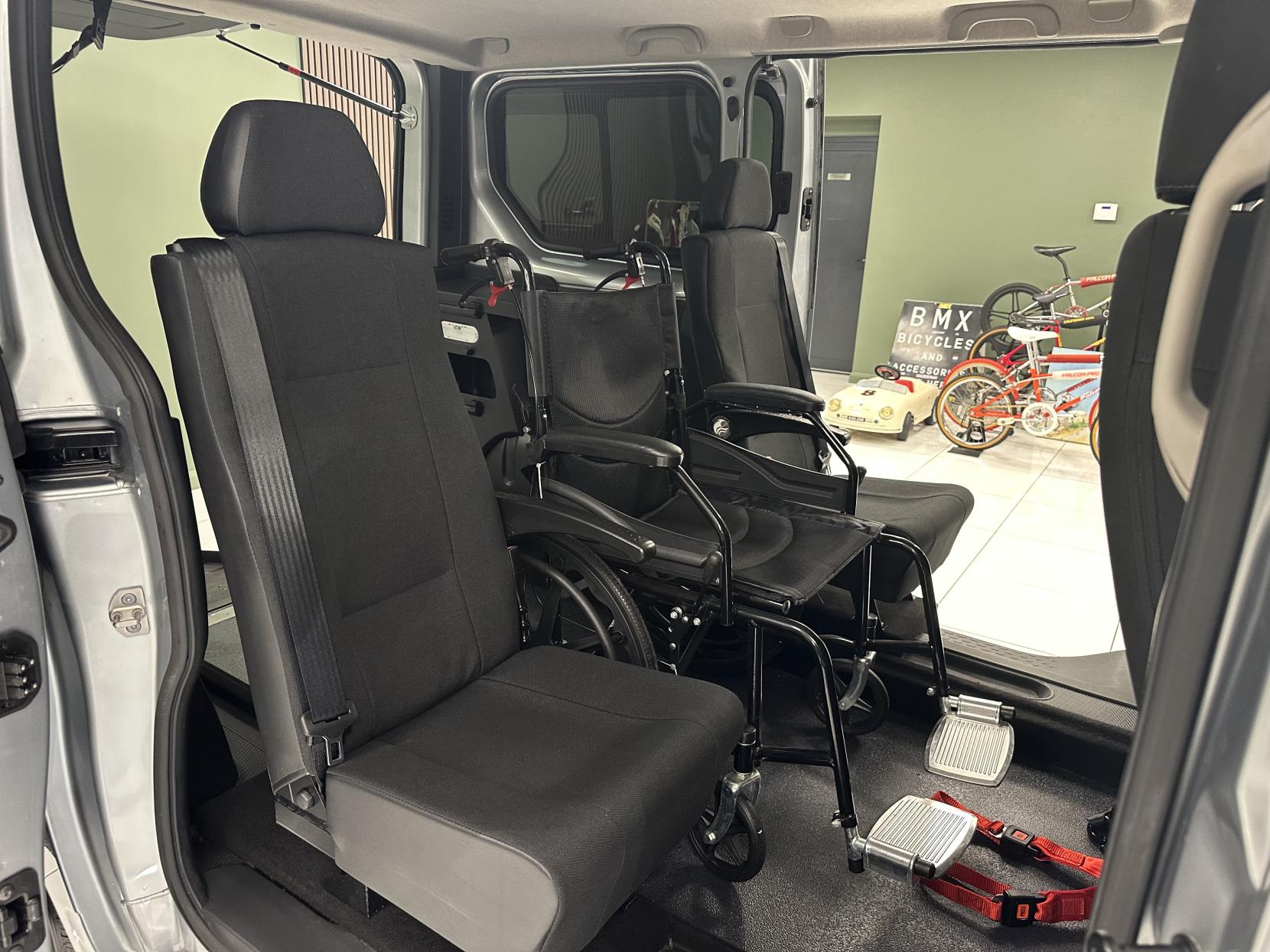 Renault Trafic RARE AUTOMATIC WAV,JUST 16,682 MILES!  CARRIES 6 INCLUDING WHEELCHAIR USER WITH A WINCH!