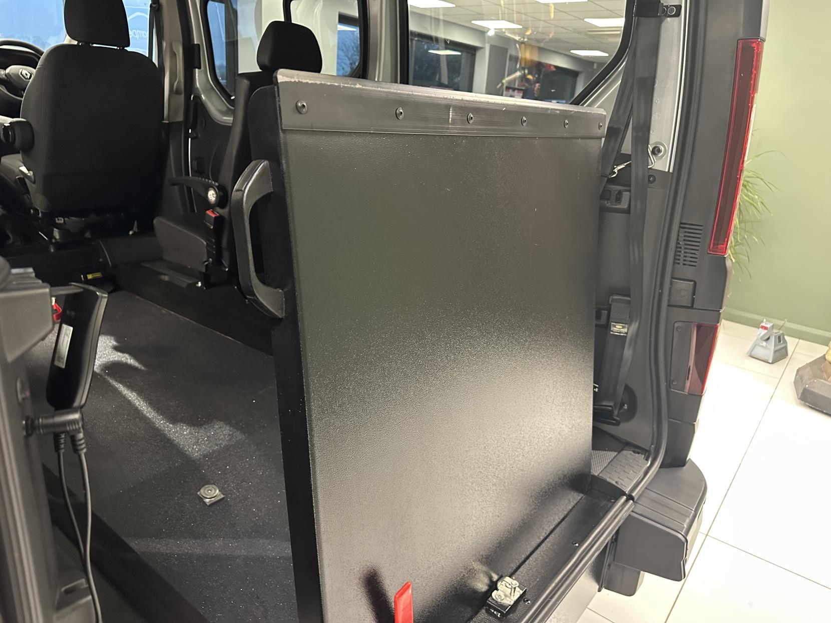 Renault Trafic RARE AUTOMATIC WAV,JUST 16,682 MILES!  CARRIES 6 INCLUDING WHEELCHAIR USER WITH A WINCH!