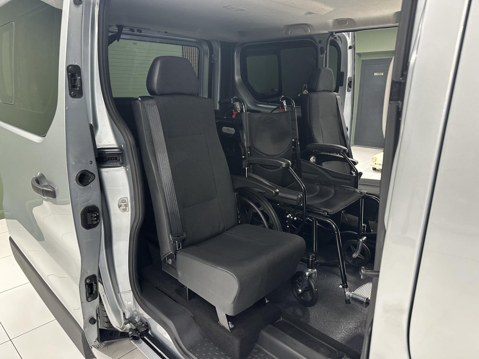 Renault Trafic RARE AUTOMATIC WAV,JUST 16,682 MILES!  CARRIES 6 INCLUDING WHEELCHAIR USER WITH A WINCH!