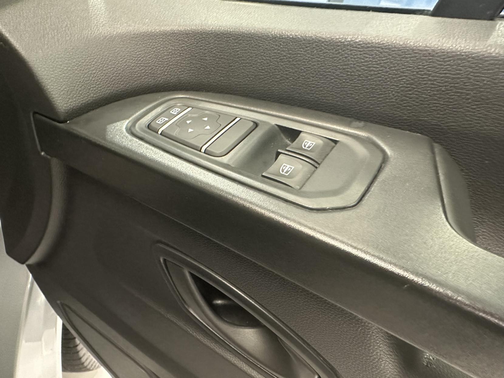 Renault Trafic RARE AUTOMATIC WAV,JUST 16,682 MILES!  CARRIES 6 INCLUDING WHEELCHAIR USER WITH A WINCH!