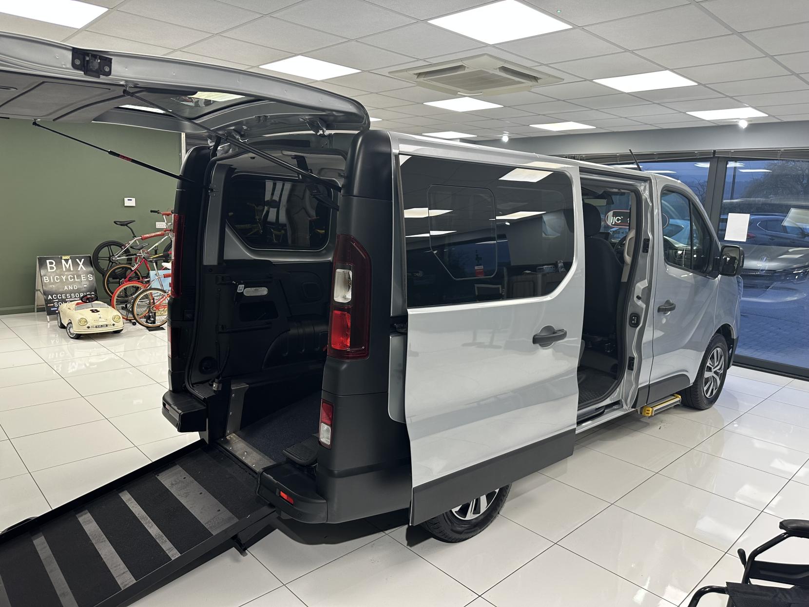 Renault Trafic RARE AUTOMATIC WAV,JUST 16,682 MILES!  CARRIES 6 INCLUDING WHEELCHAIR USER WITH A WINCH!