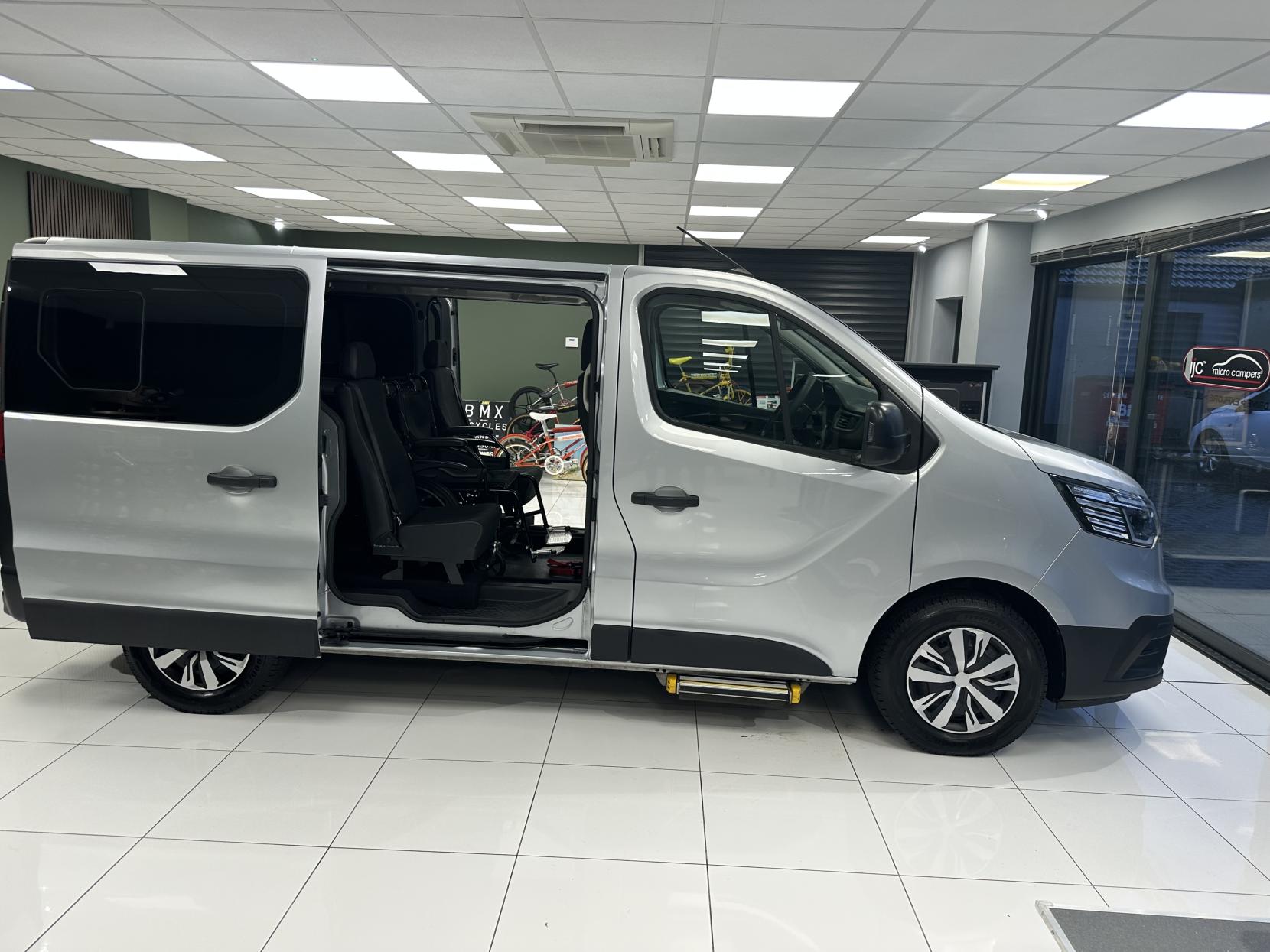 Renault Trafic RARE AUTOMATIC WAV,JUST 16,682 MILES!  CARRIES 6 INCLUDING WHEELCHAIR USER WITH A WINCH!