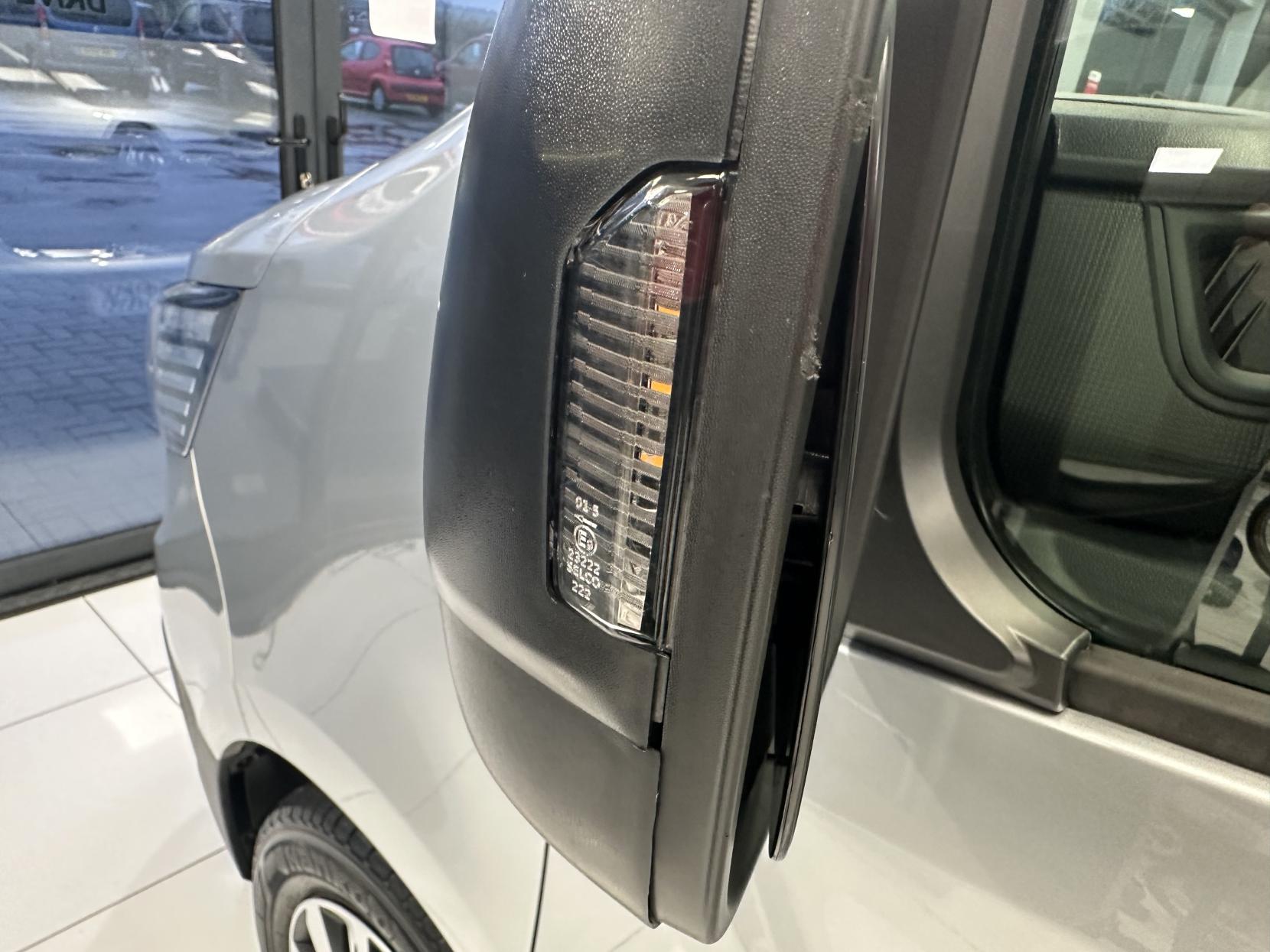 Renault Trafic RARE AUTOMATIC WAV,JUST 16,682 MILES!  CARRIES 6 INCLUDING WHEELCHAIR USER WITH A WINCH!