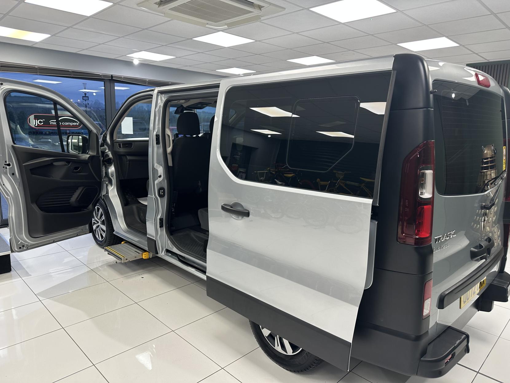 Renault Trafic RARE AUTOMATIC WAV,JUST 16,682 MILES!  CARRIES 6 INCLUDING WHEELCHAIR USER WITH A WINCH!