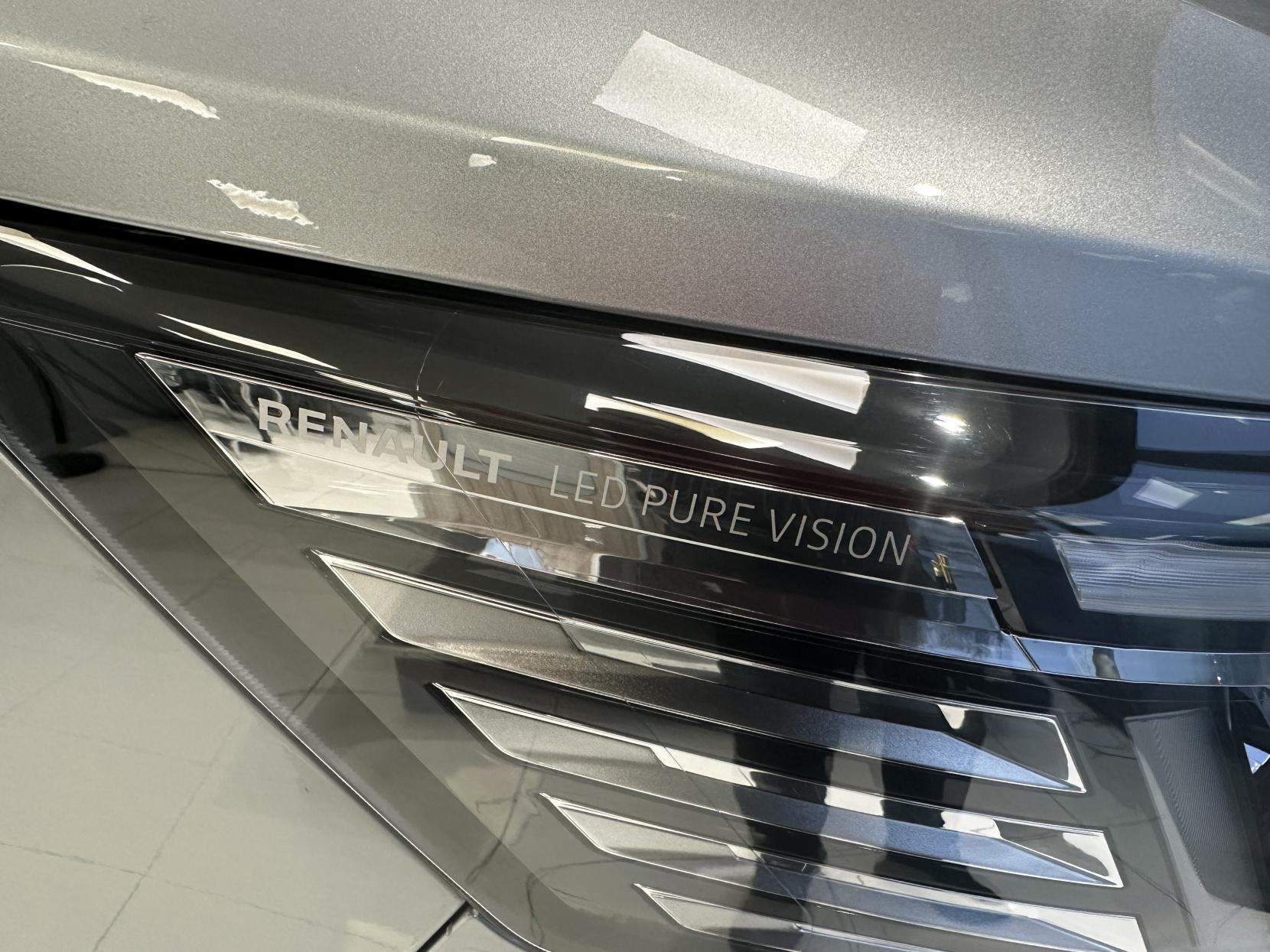 Renault Trafic RARE AUTOMATIC WAV,JUST 16,682 MILES!  CARRIES 6 INCLUDING WHEELCHAIR USER WITH A WINCH!