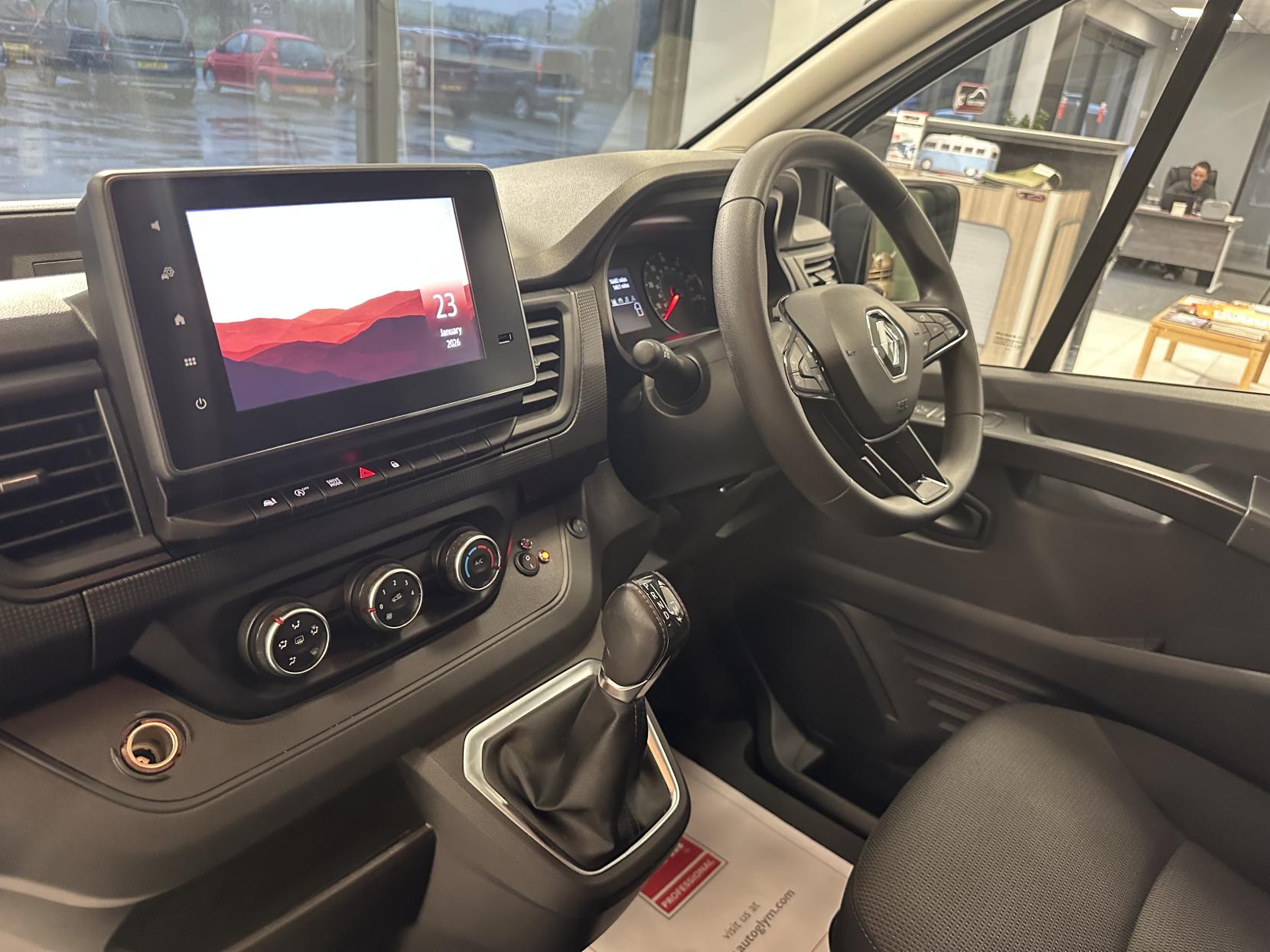 Renault Trafic RARE AUTOMATIC WAV,JUST 16,682 MILES!  CARRIES 6 INCLUDING WHEELCHAIR USER WITH A WINCH!