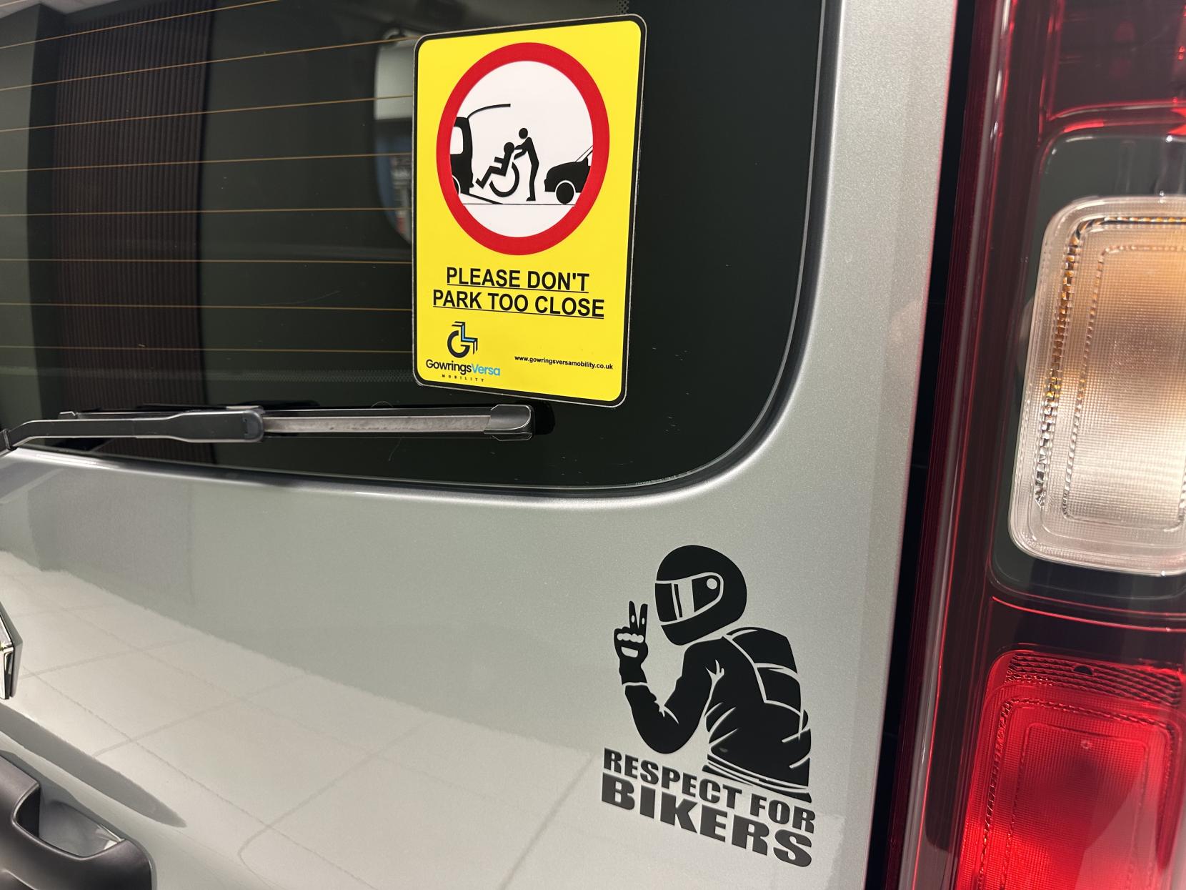 Renault Trafic RARE AUTOMATIC WAV,JUST 16,682 MILES!  CARRIES 6 INCLUDING WHEELCHAIR USER WITH A WINCH!