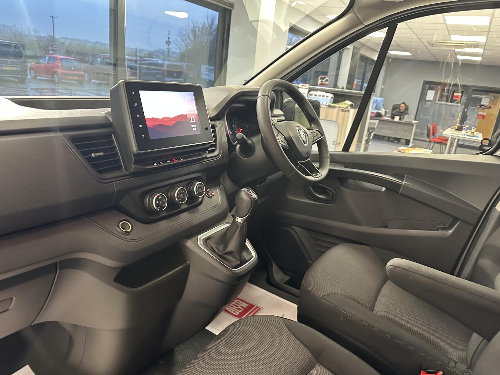 Renault Trafic RARE AUTOMATIC WAV,JUST 16,682 MILES!  CARRIES 6 INCLUDING WHEELCHAIR USER WITH A WINCH!