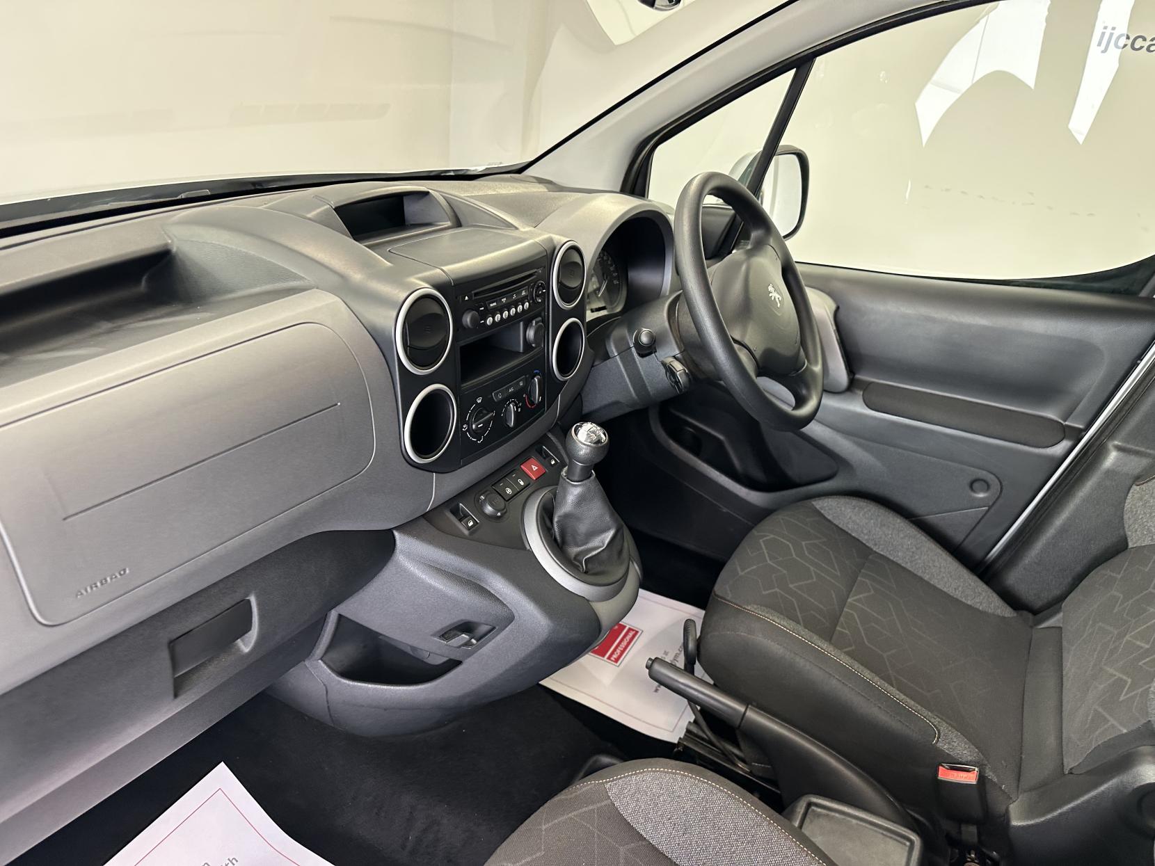 Peugeot Partner Tepee RARE AUTOMATIC MICRO CAMPER, POP TOP ROOF/SWIVEL SEAT, 13,720 MILES!