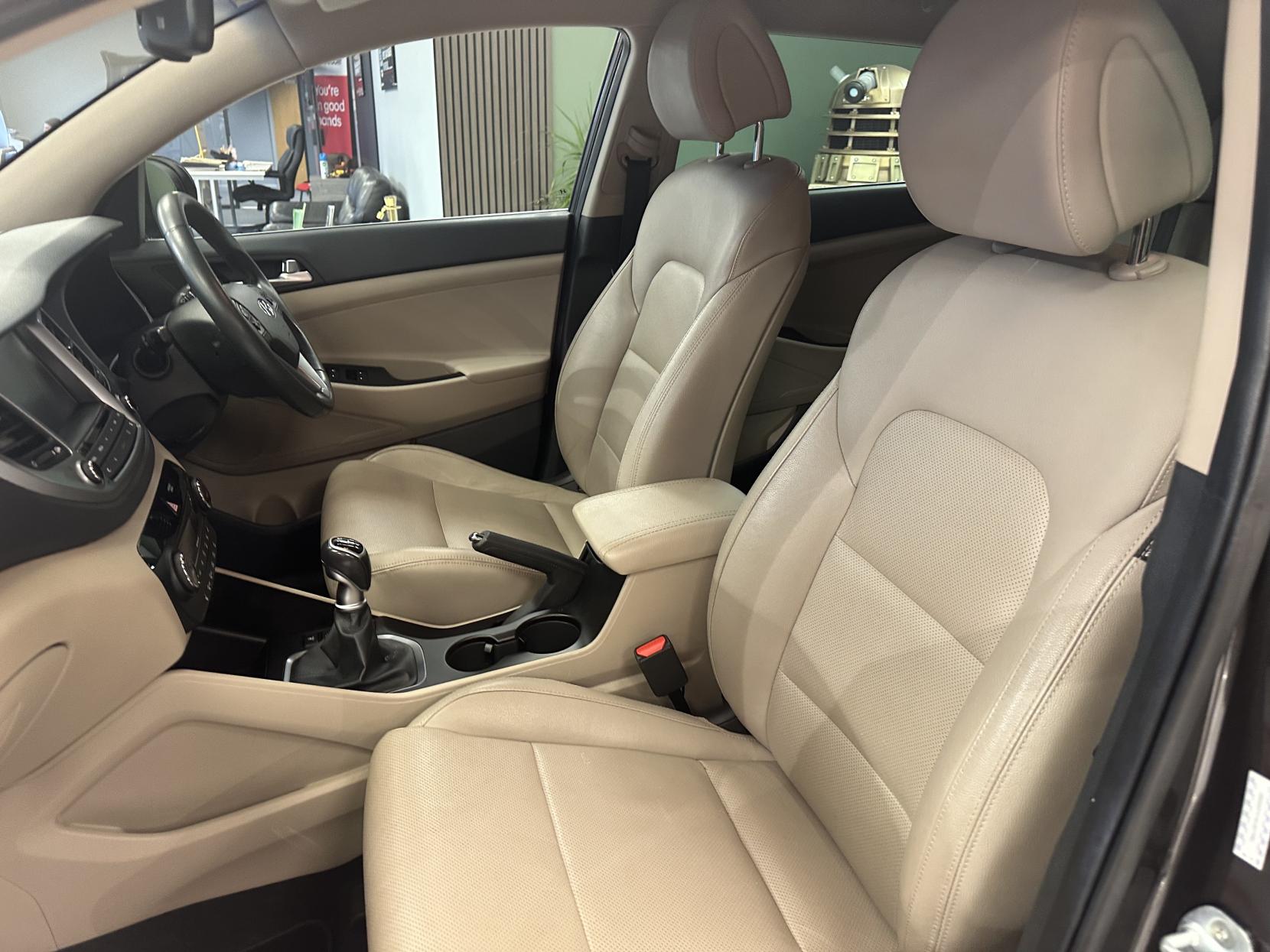 Hyundai TUCSON 1.7 CRDi Blue Drive Premium SUV 5dr Diesel Manual Euro 6 (s/s) (116 ps)