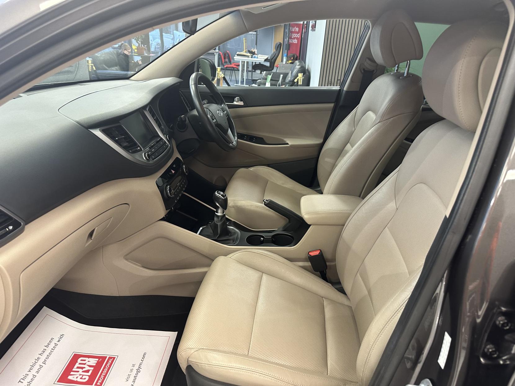 Hyundai TUCSON 1.7 CRDi Blue Drive Premium SUV 5dr Diesel Manual Euro 6 (s/s) (116 ps)