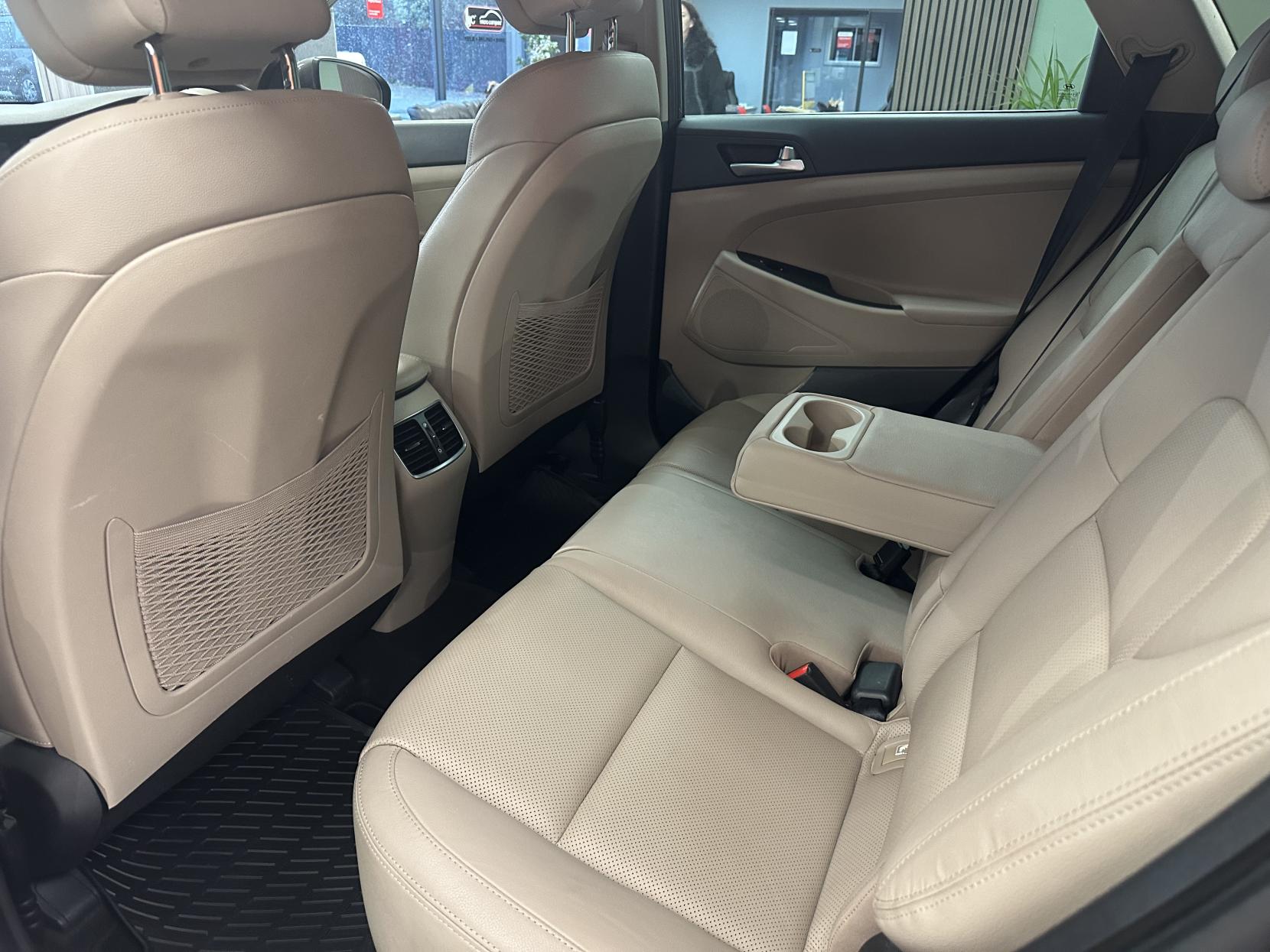 Hyundai TUCSON 1.7 CRDi Blue Drive Premium SUV 5dr Diesel Manual Euro 6 (s/s) (116 ps)