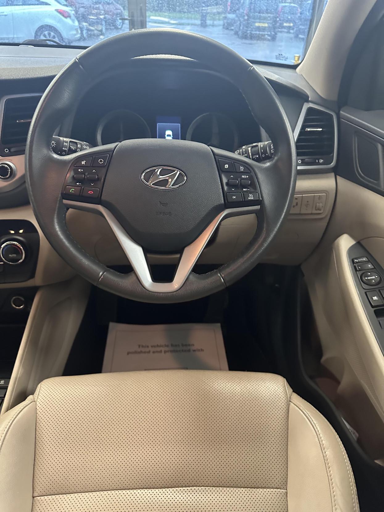 Hyundai TUCSON 1.7 CRDi Blue Drive Premium SUV 5dr Diesel Manual Euro 6 (s/s) (116 ps)