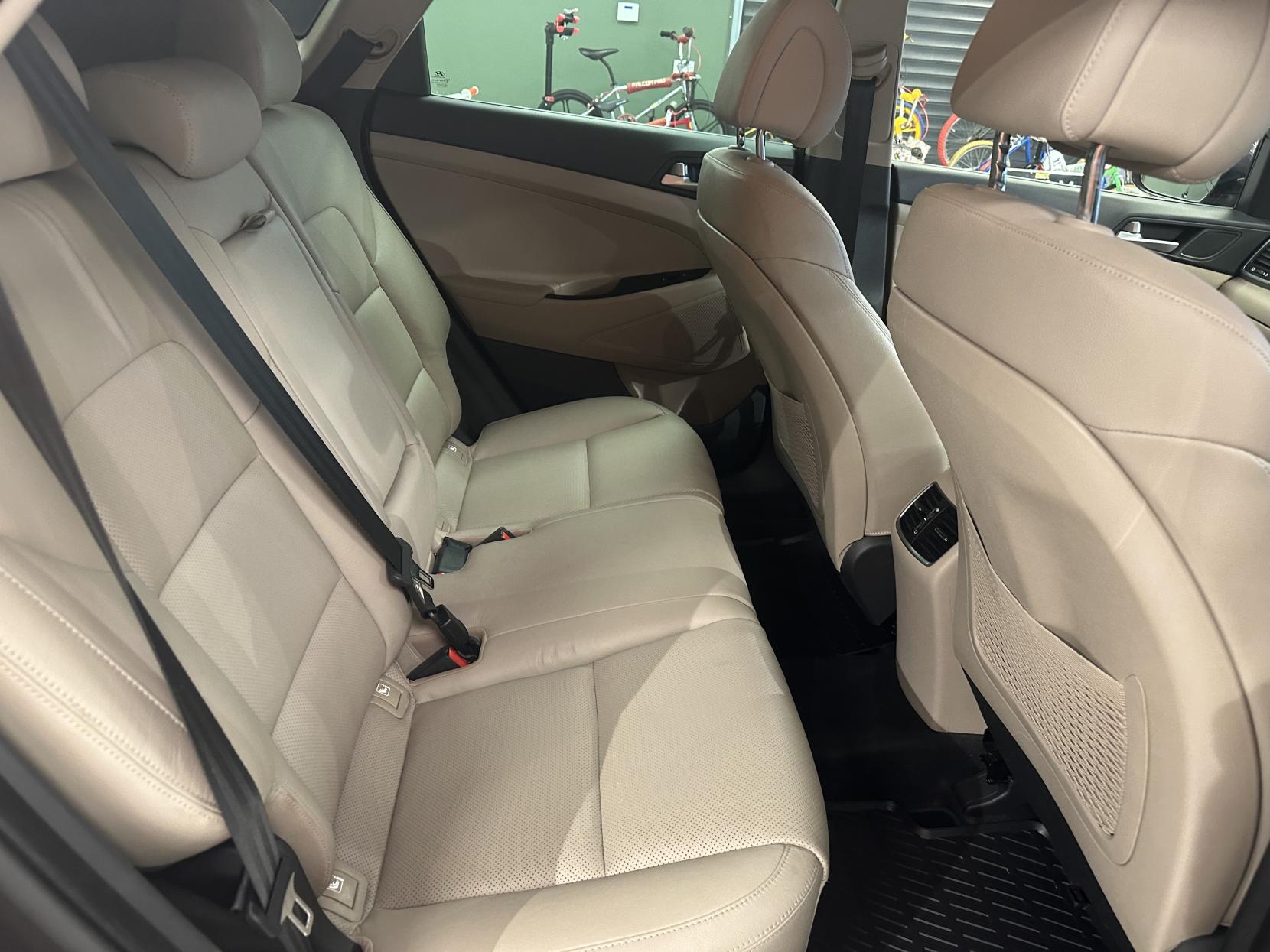 Hyundai TUCSON 1.7 CRDi Blue Drive Premium SUV 5dr Diesel Manual Euro 6 (s/s) (116 ps)