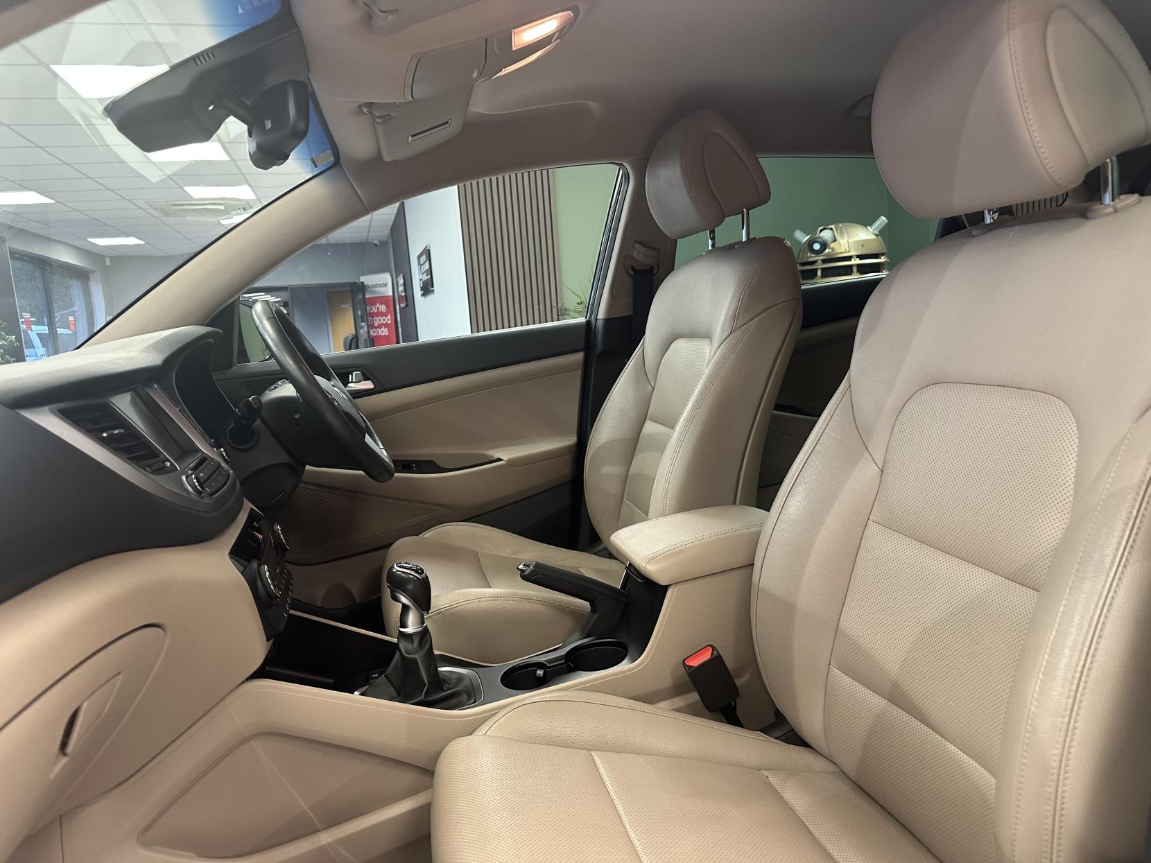 Hyundai TUCSON 1.7 CRDi Blue Drive Premium SUV 5dr Diesel Manual Euro 6 (s/s) (116 ps)