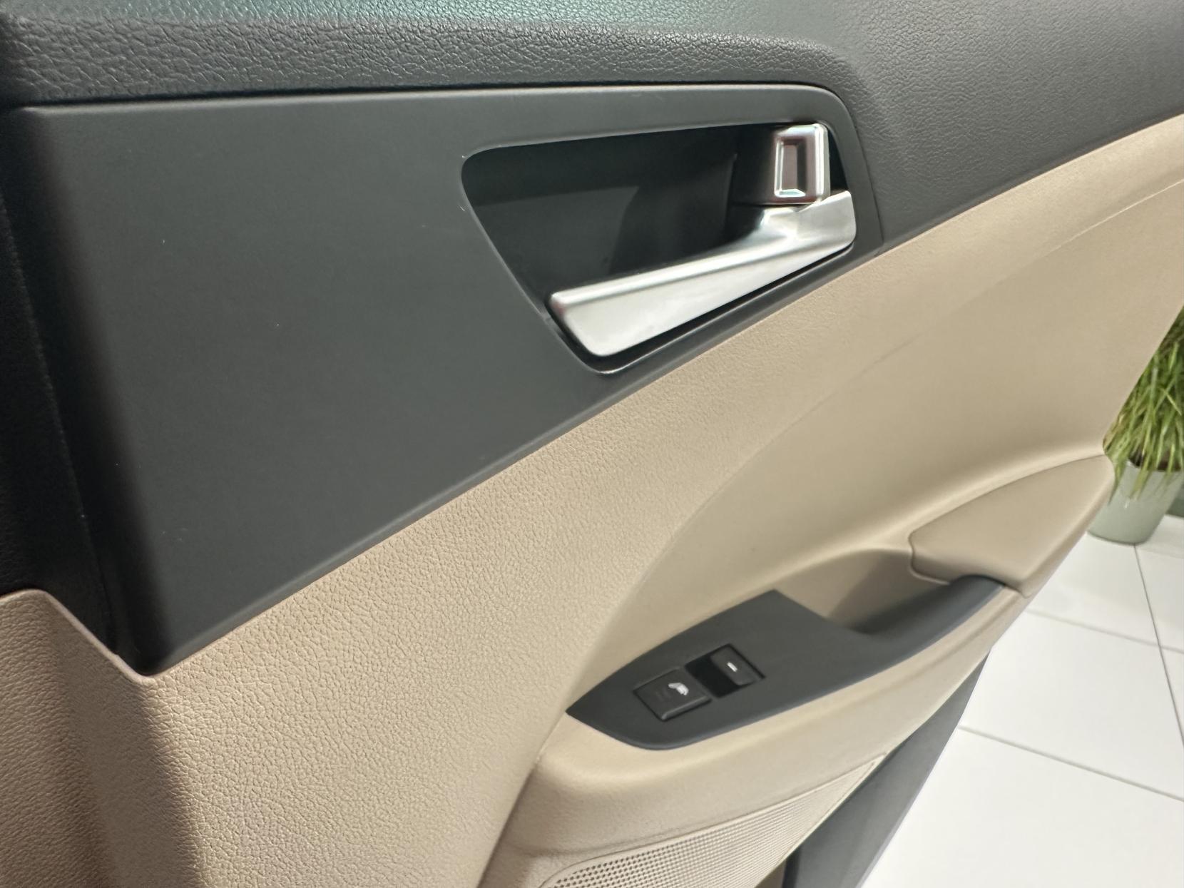 Hyundai TUCSON 1.7 CRDi Blue Drive Premium SUV 5dr Diesel Manual Euro 6 (s/s) (116 ps)