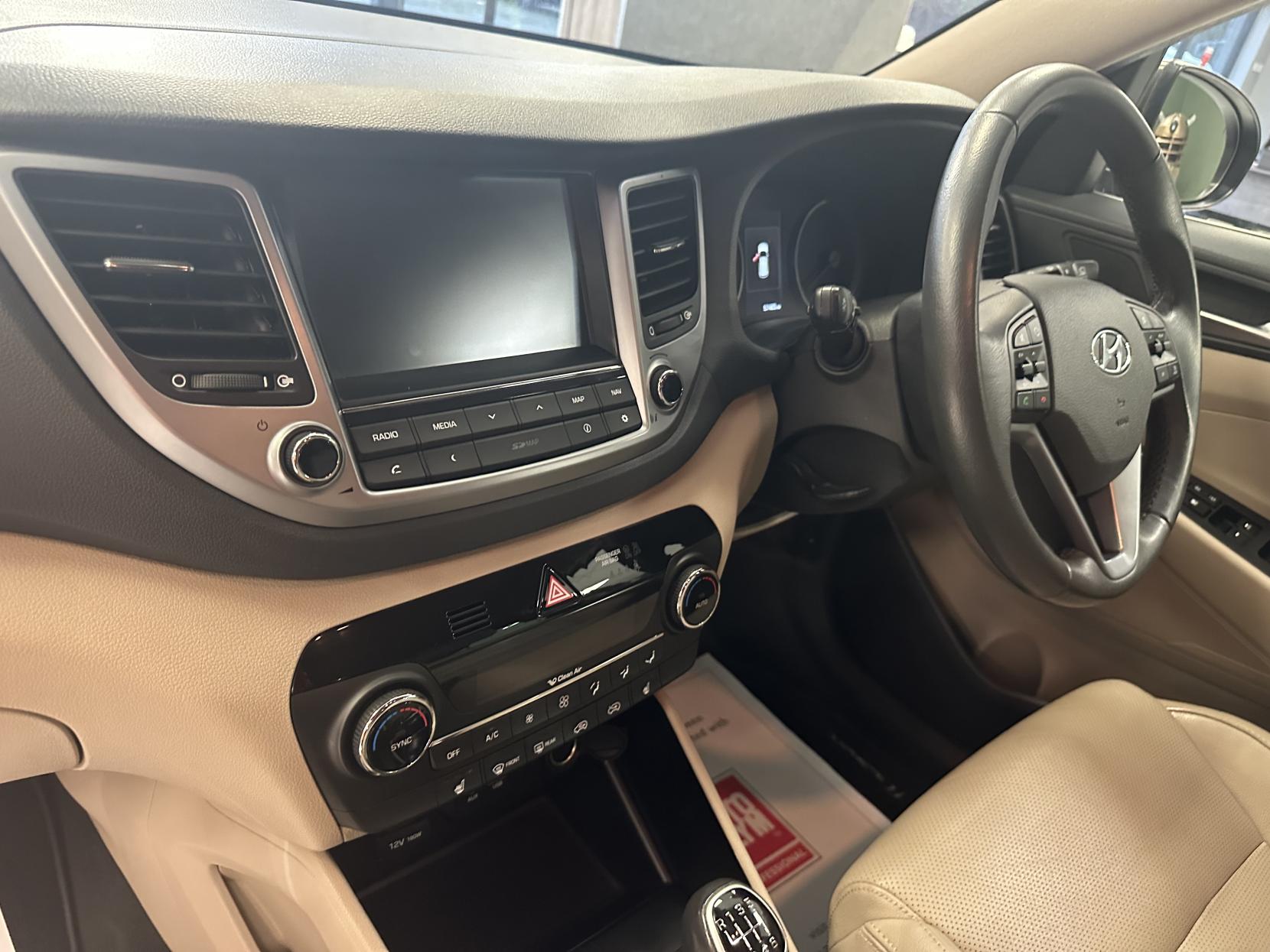 Hyundai TUCSON 1.7 CRDi Blue Drive Premium SUV 5dr Diesel Manual Euro 6 (s/s) (116 ps)