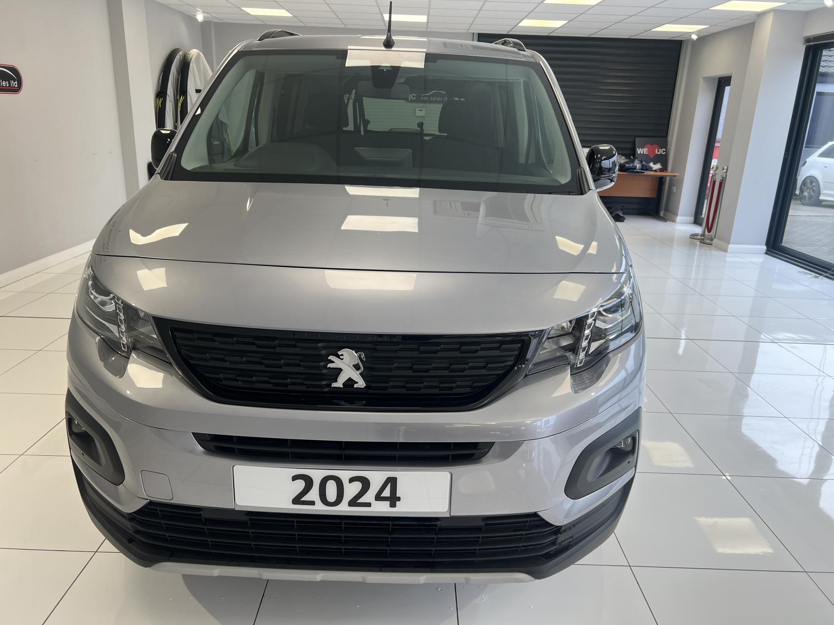 Peugeot Rifter  Very Rare Automatic 2024 “GT Top Spec” Wheelchair Adapted LWB, just 924 miles! MPV 5dr Diesel Automatic Euro 6 