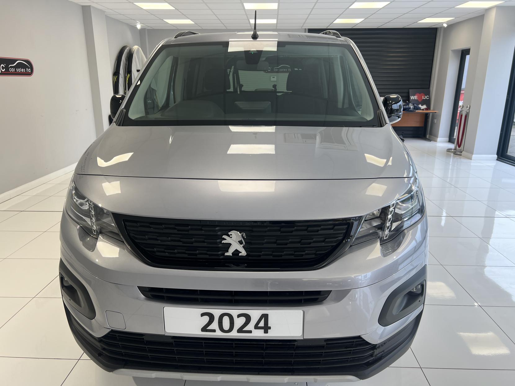 Peugeot Rifter  Very Rare Automatic 2024 “GT Top Spec” Wheelchair Adapted LWB, just 924 miles! MPV 5dr Diesel Automatic Euro 6 