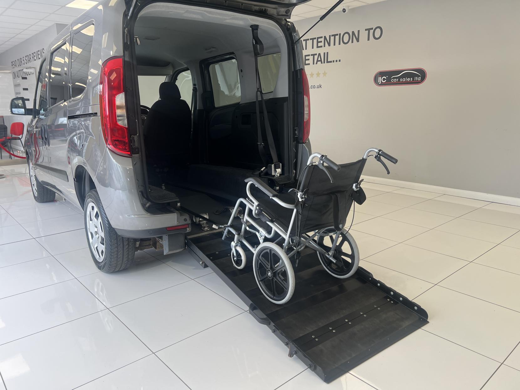 Fiat Doblo * NEW PRICE! Save £2,000!! * - 1.4 Petrol Manual Fiat Doblo Wheelchair Adapted Vehicle 3 seats carries 4 including wheelchair user!