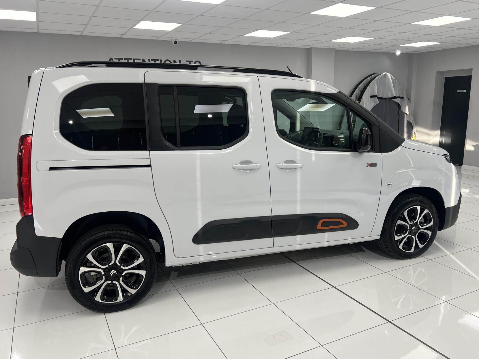 Citroen Berlingo * SAVE £2,000 **AUTO WITH DELIV MILES!** A very rare opportunity to buy a top spec AUTOMATIC Diesel 1.5 BlueHDi Flair XTR EAT8 (NOT A VAN! -it's a 5 seat MPV car!)