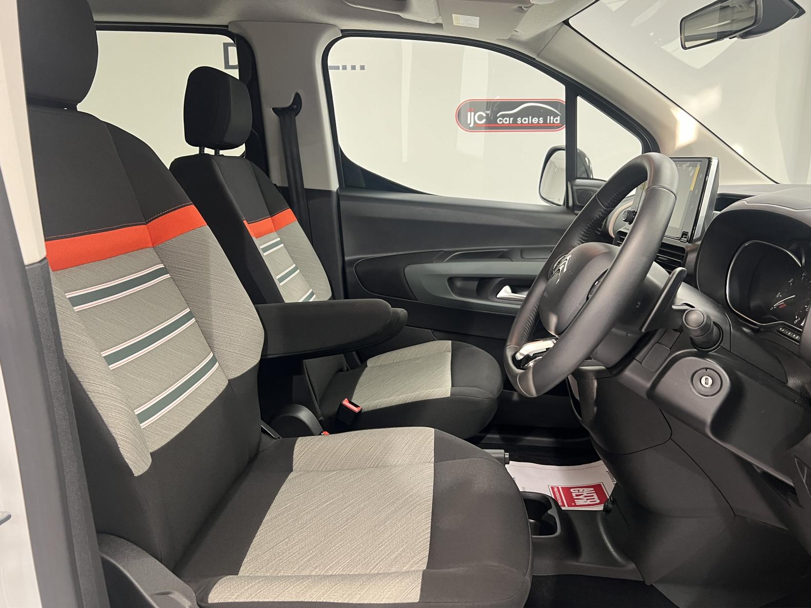 Citroen Berlingo * SAVE £2,000 **AUTO WITH DELIV MILES!** A very rare opportunity to buy a top spec AUTOMATIC Diesel 1.5 BlueHDi Flair XTR EAT8 (NOT A VAN! -it's a 5 seat MPV car!)