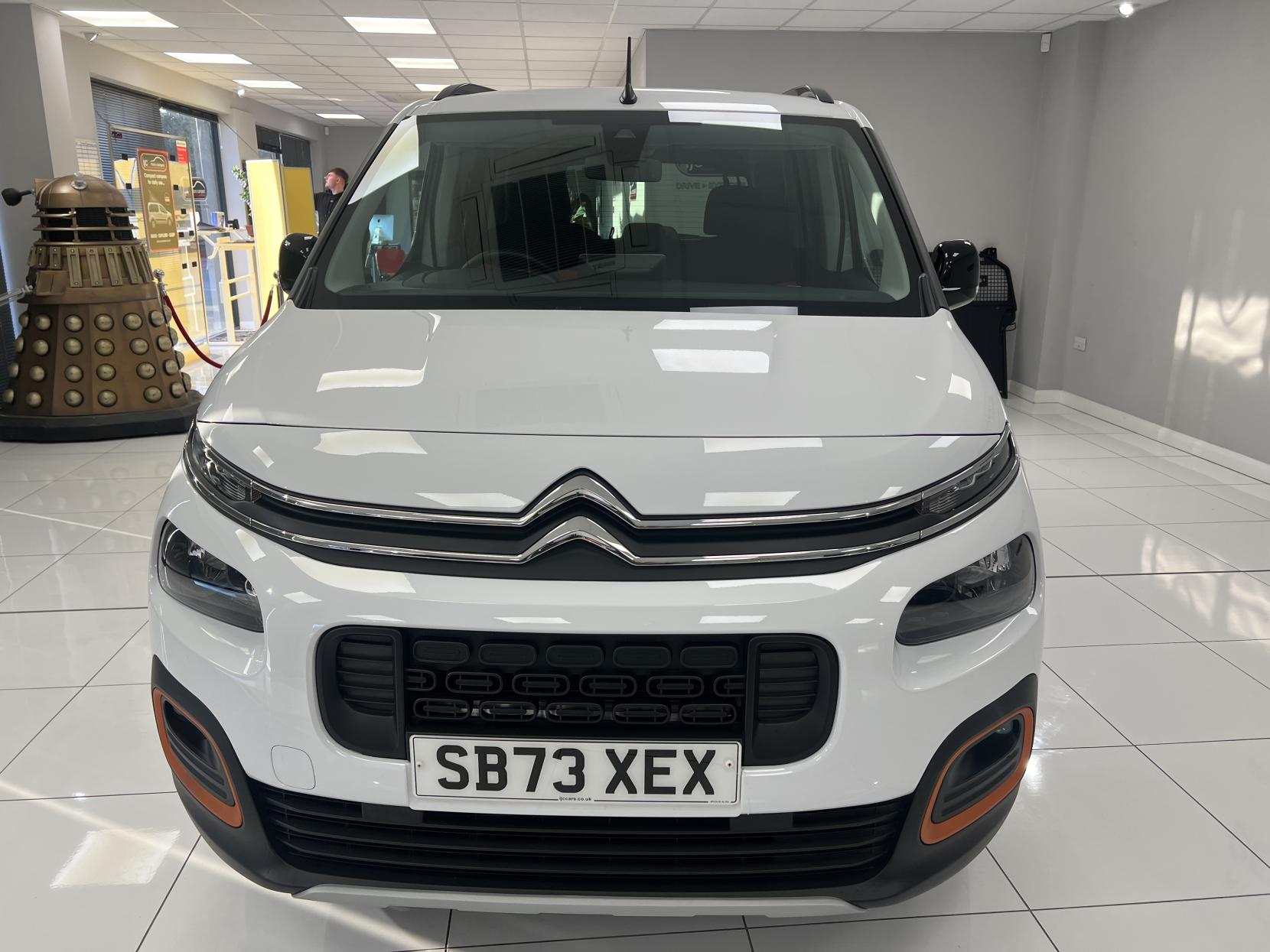 Citroen Berlingo * SAVE £2,000 **AUTO WITH DELIV MILES!** A very rare opportunity to buy a top spec AUTOMATIC Diesel 1.5 BlueHDi Flair XTR EAT8 (NOT A VAN! -it's a 5 seat MPV car!)