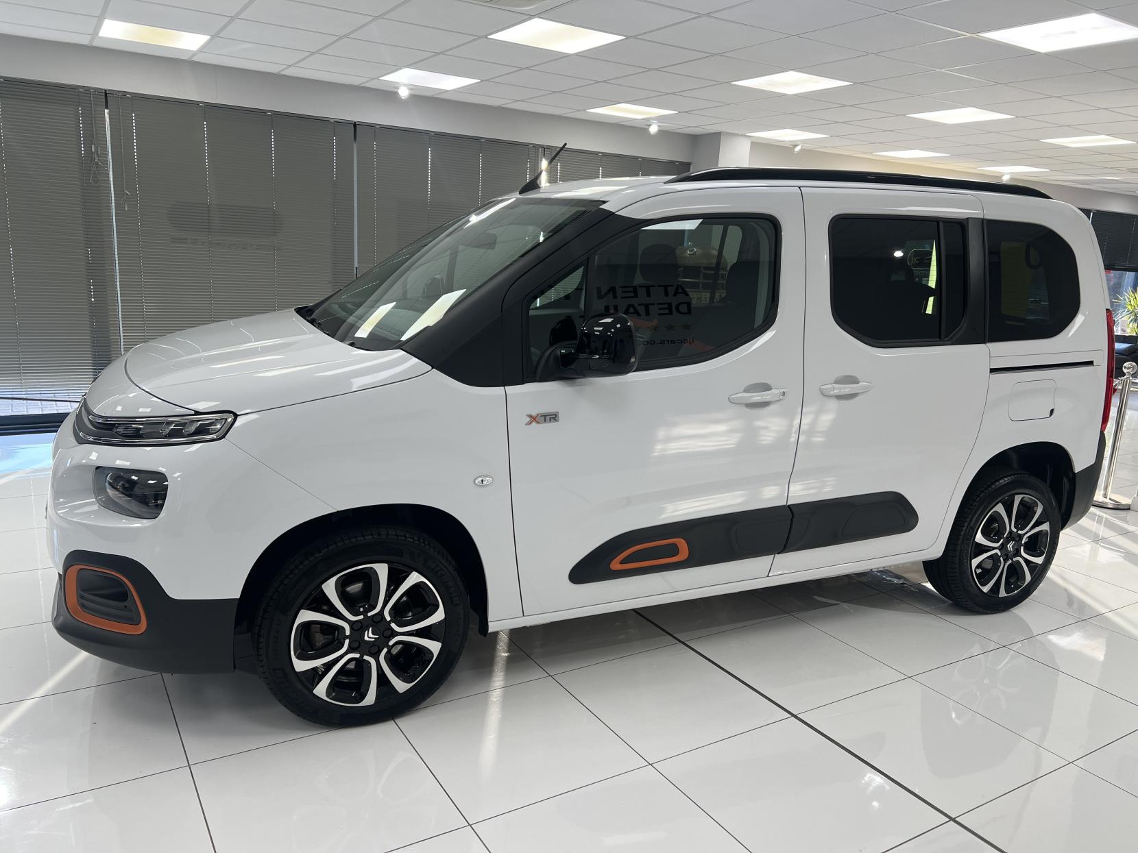 Citroen Berlingo * SAVE £2,000 **AUTO WITH DELIV MILES!** A very rare opportunity to buy a top spec AUTOMATIC Diesel 1.5 BlueHDi Flair XTR EAT8 (NOT A VAN! -it's a 5 seat MPV car!)