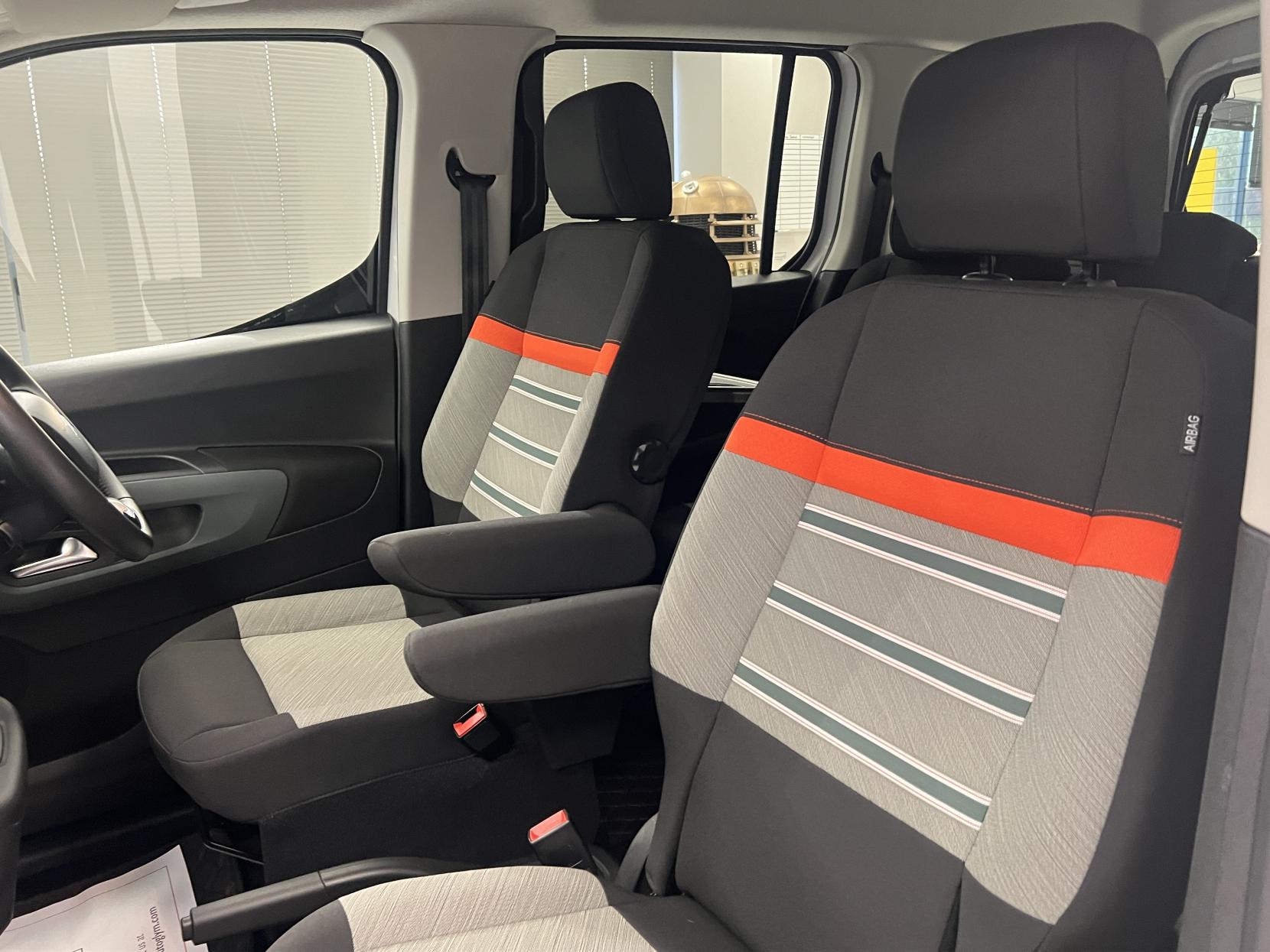 Citroen Berlingo * SAVE £2,000 **AUTO WITH DELIV MILES!** A very rare opportunity to buy a top spec AUTOMATIC Diesel 1.5 BlueHDi Flair XTR EAT8 (NOT A VAN! -it's a 5 seat MPV car!)